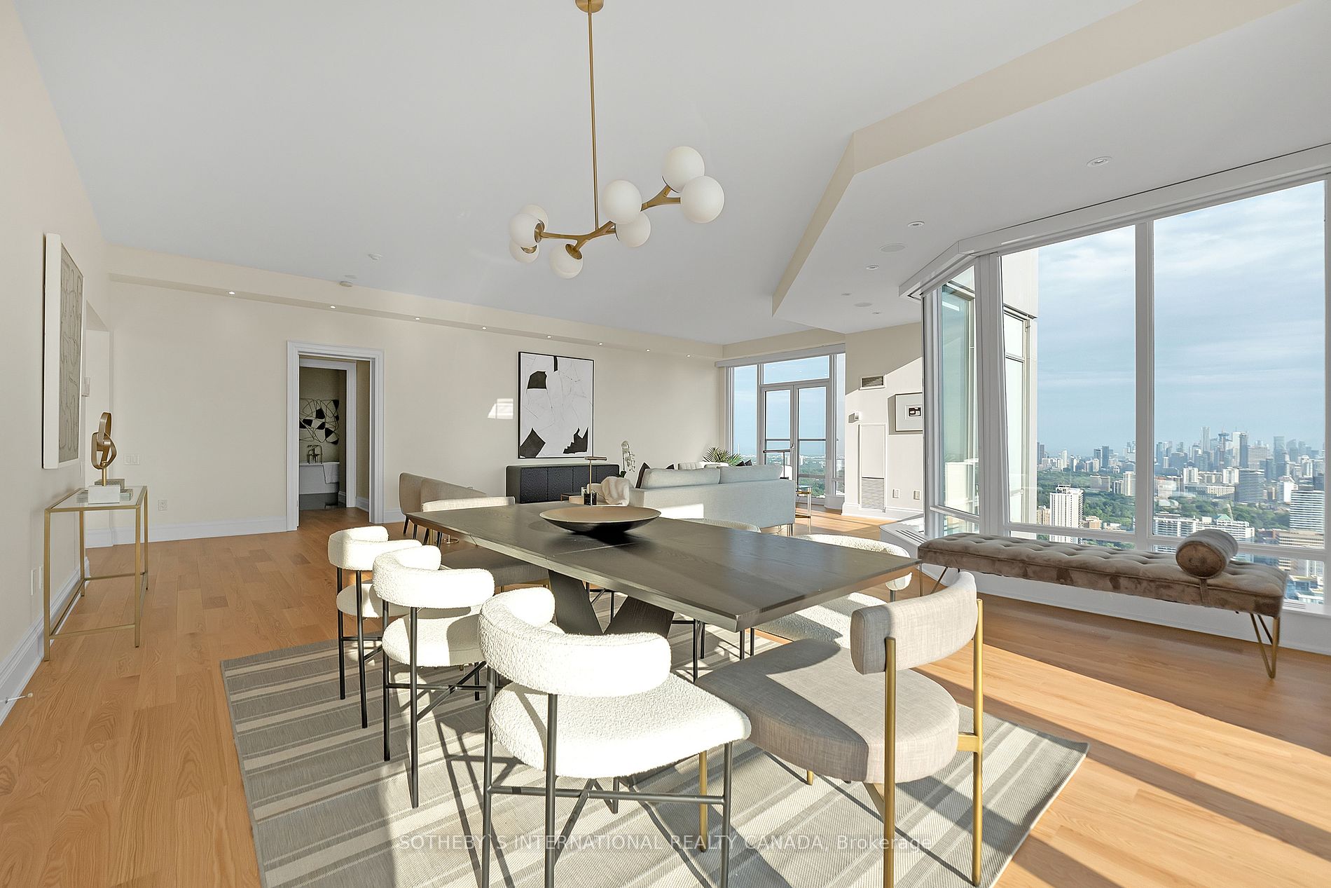 2191 Yonge St 2 Property Photo 3