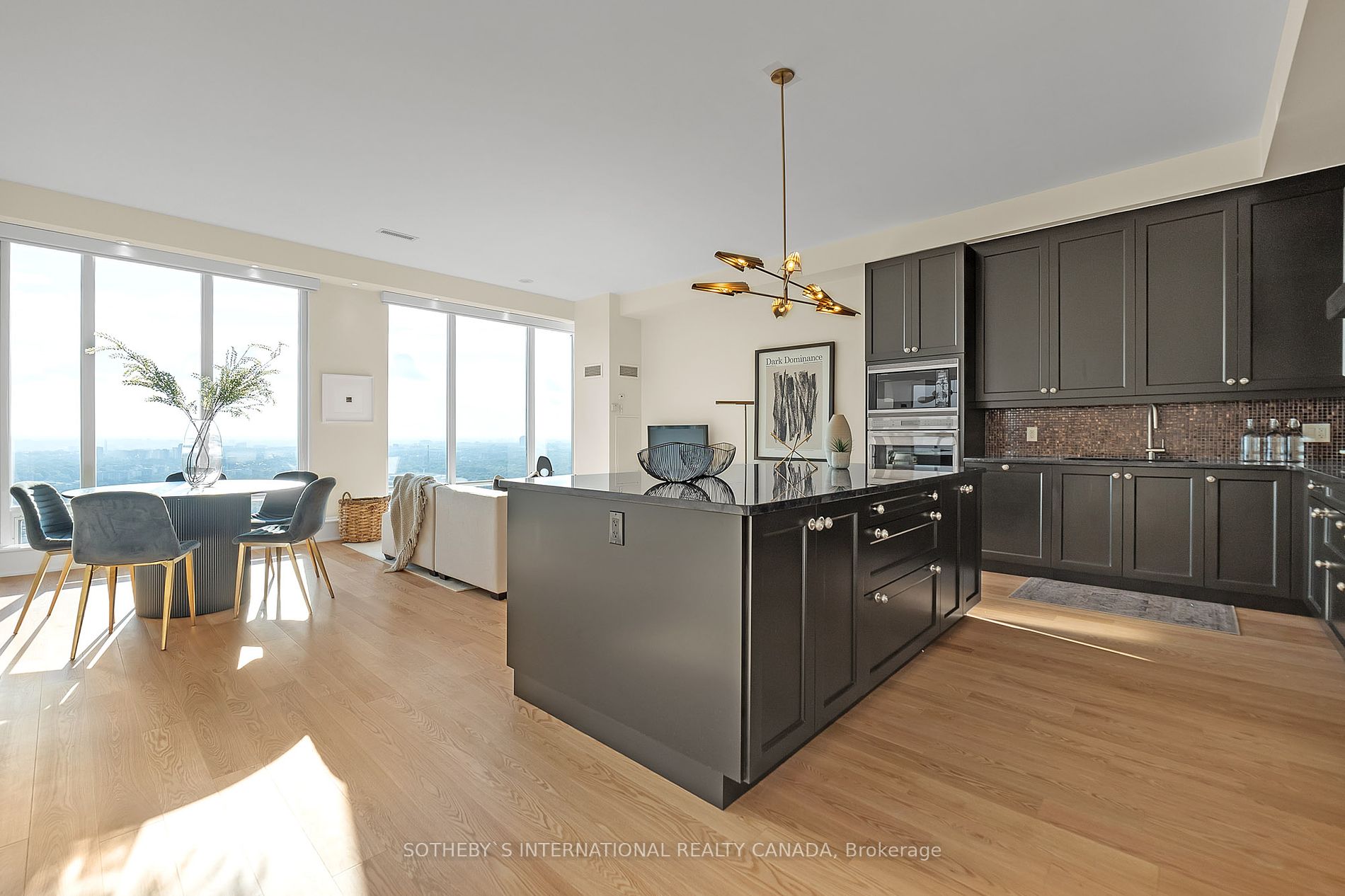 2191 Yonge St 2 Property Photo 5