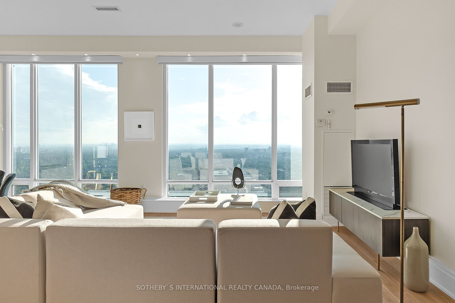 2191 Yonge St 2 Property Photo 8