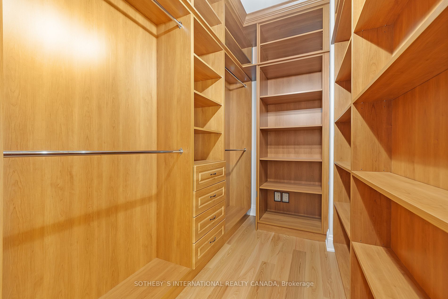 2191 Yonge St 2 Property Photo 17