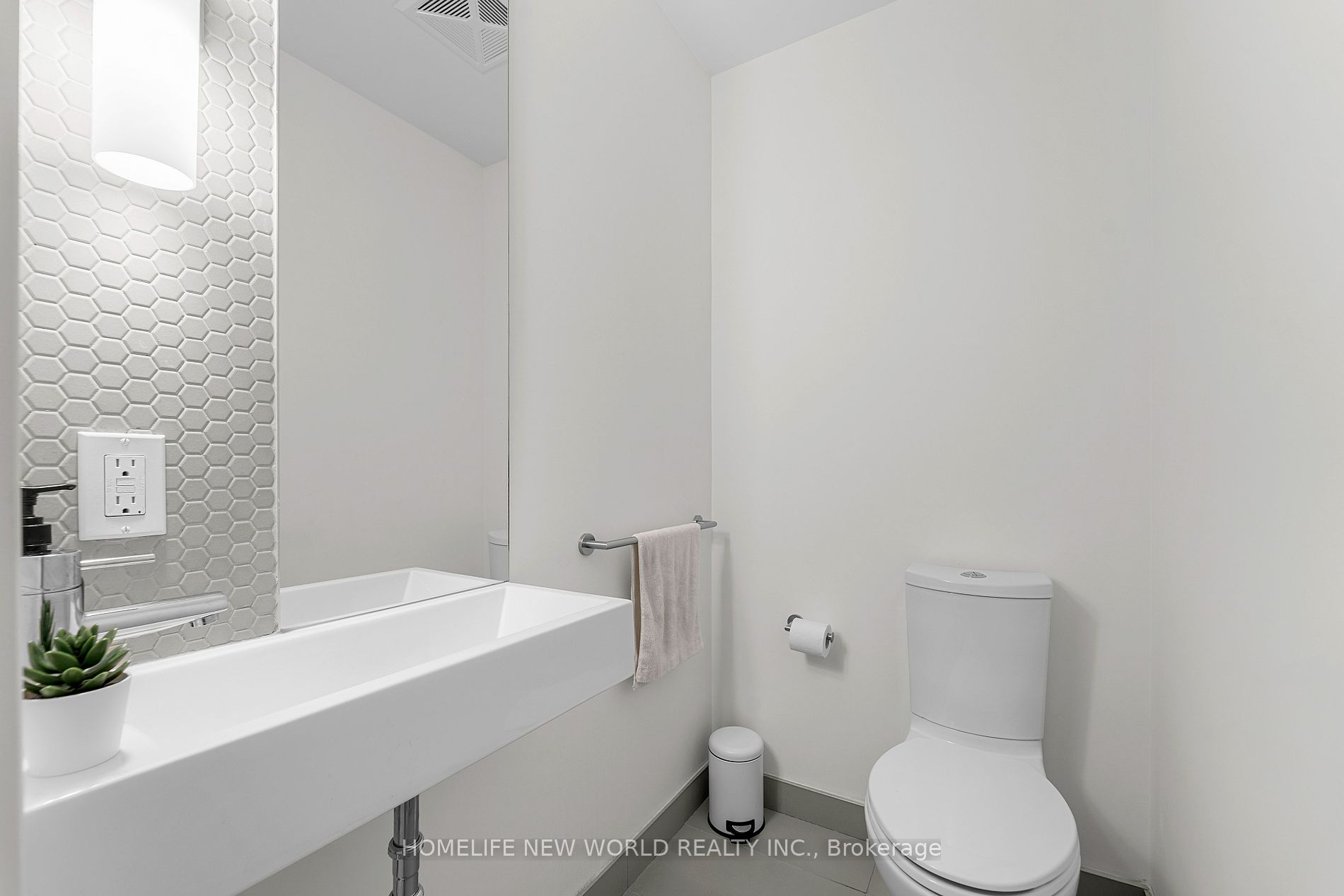 33 Helendale Ave 03 Property Photo 10