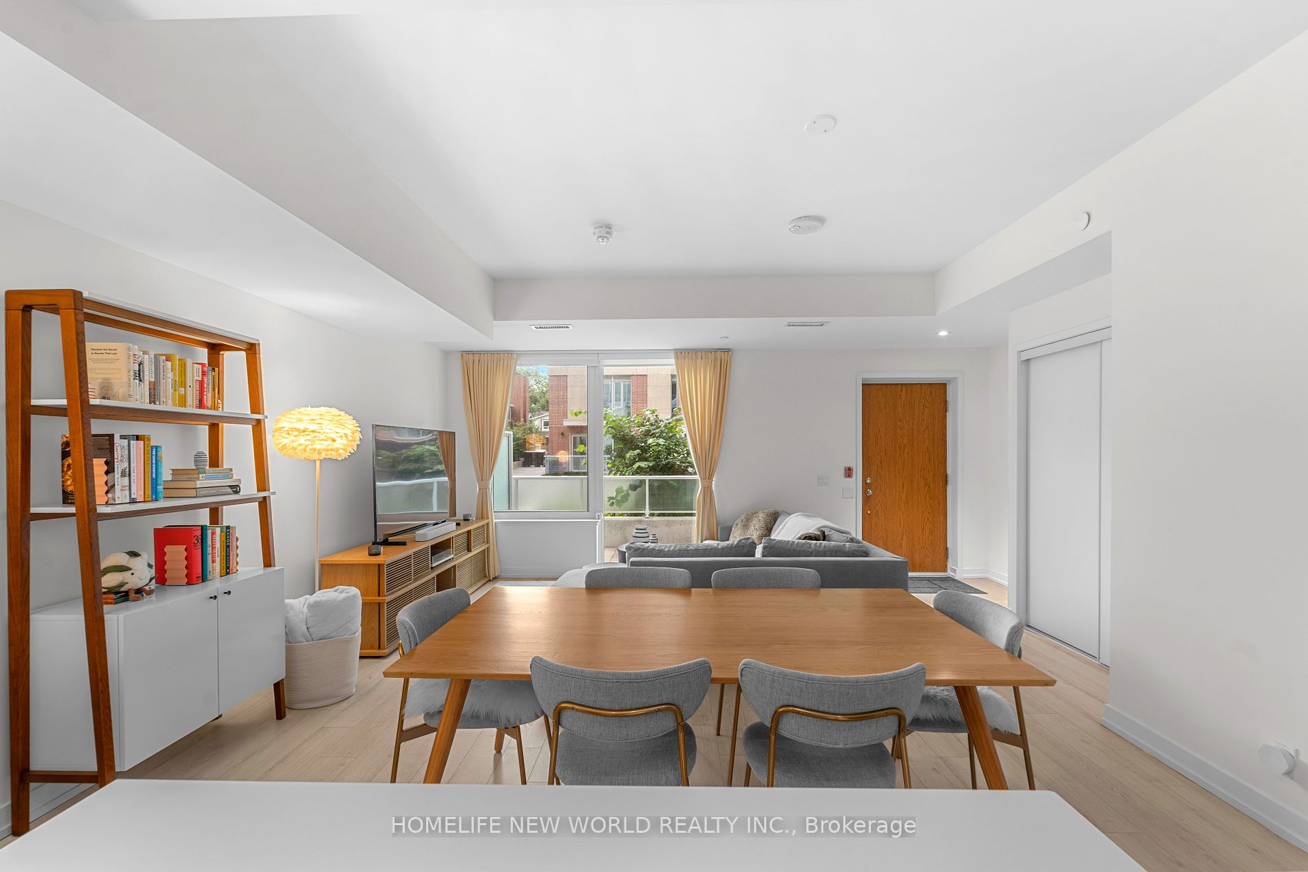 33 Helendale Ave 03 Property Photo 30