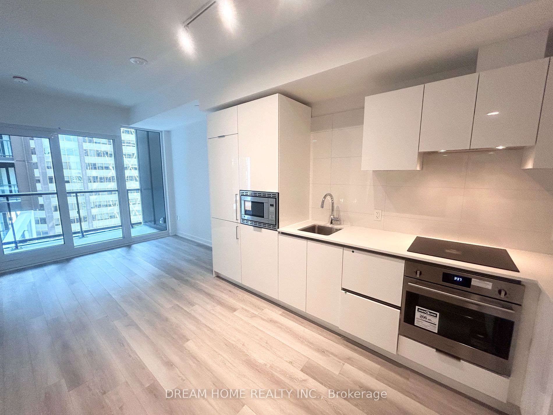 121 St Patrick St Property Photo 8