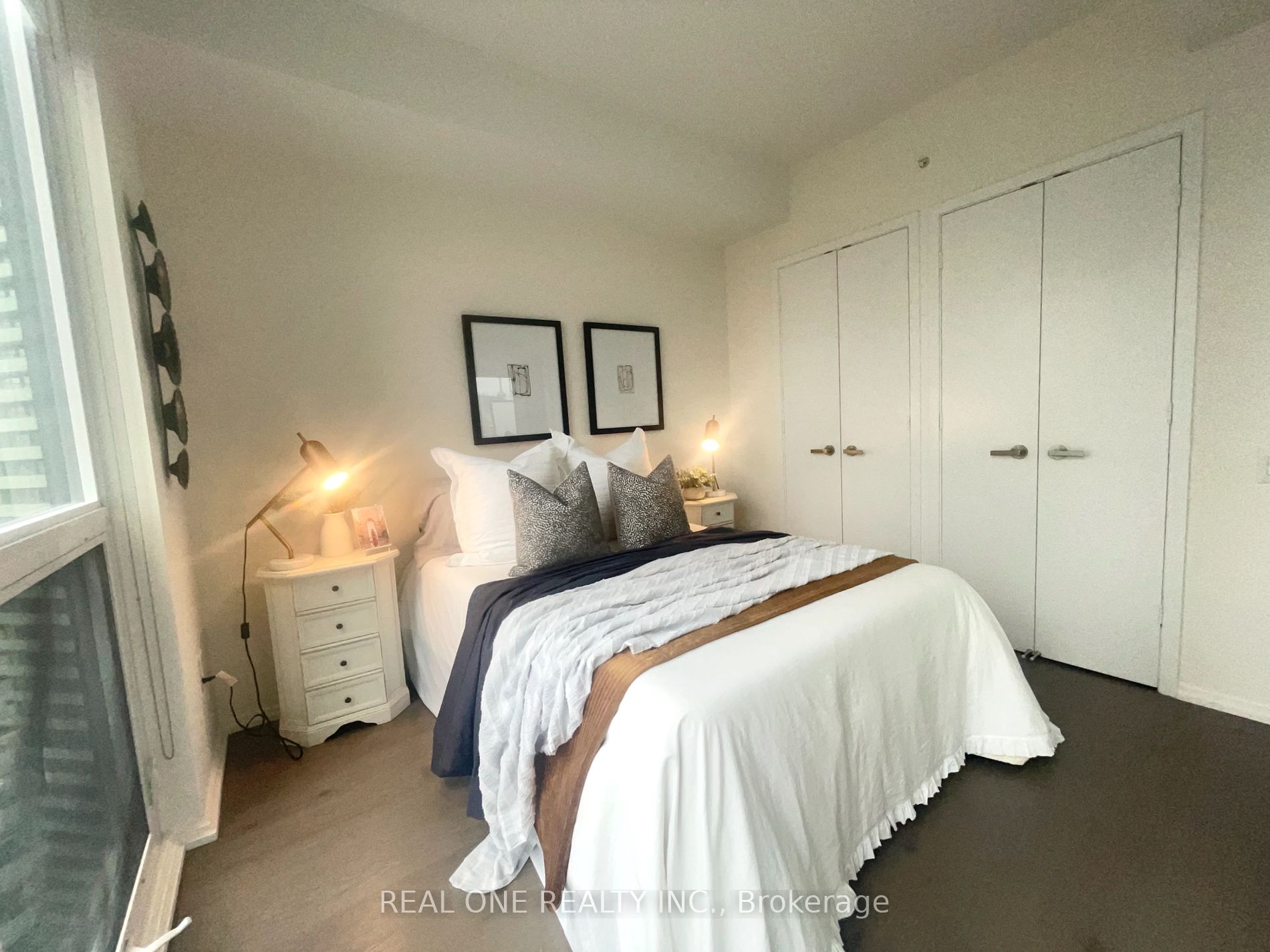 45 Charles St E 06 Property Photo 2
