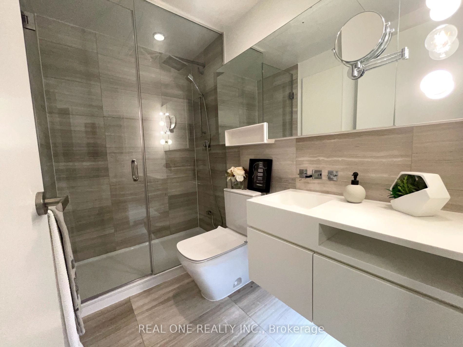 45 Charles St E 06 Property Photo 3