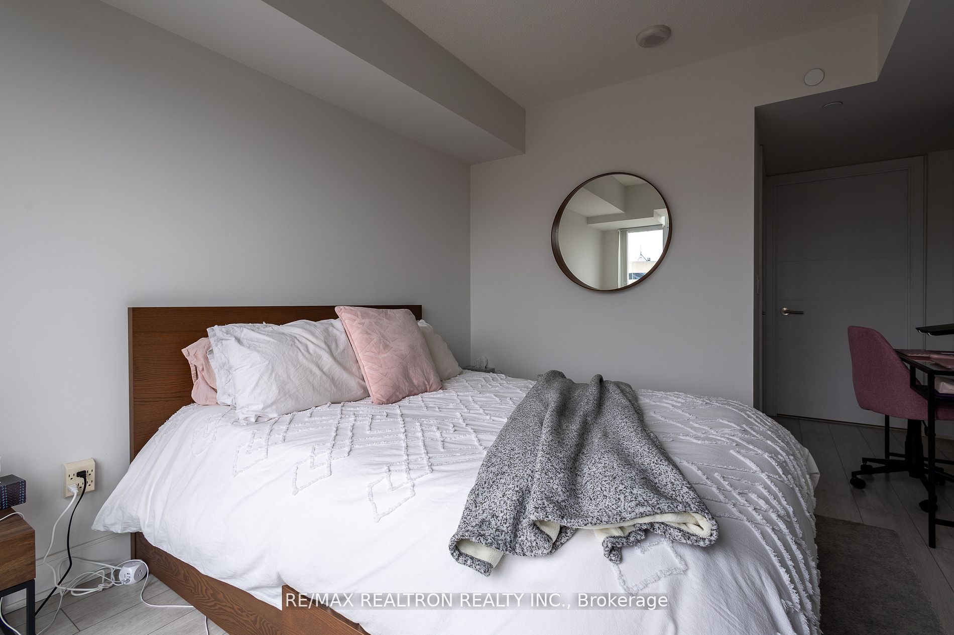 525 Adelaide St W 8 Property Photo 5