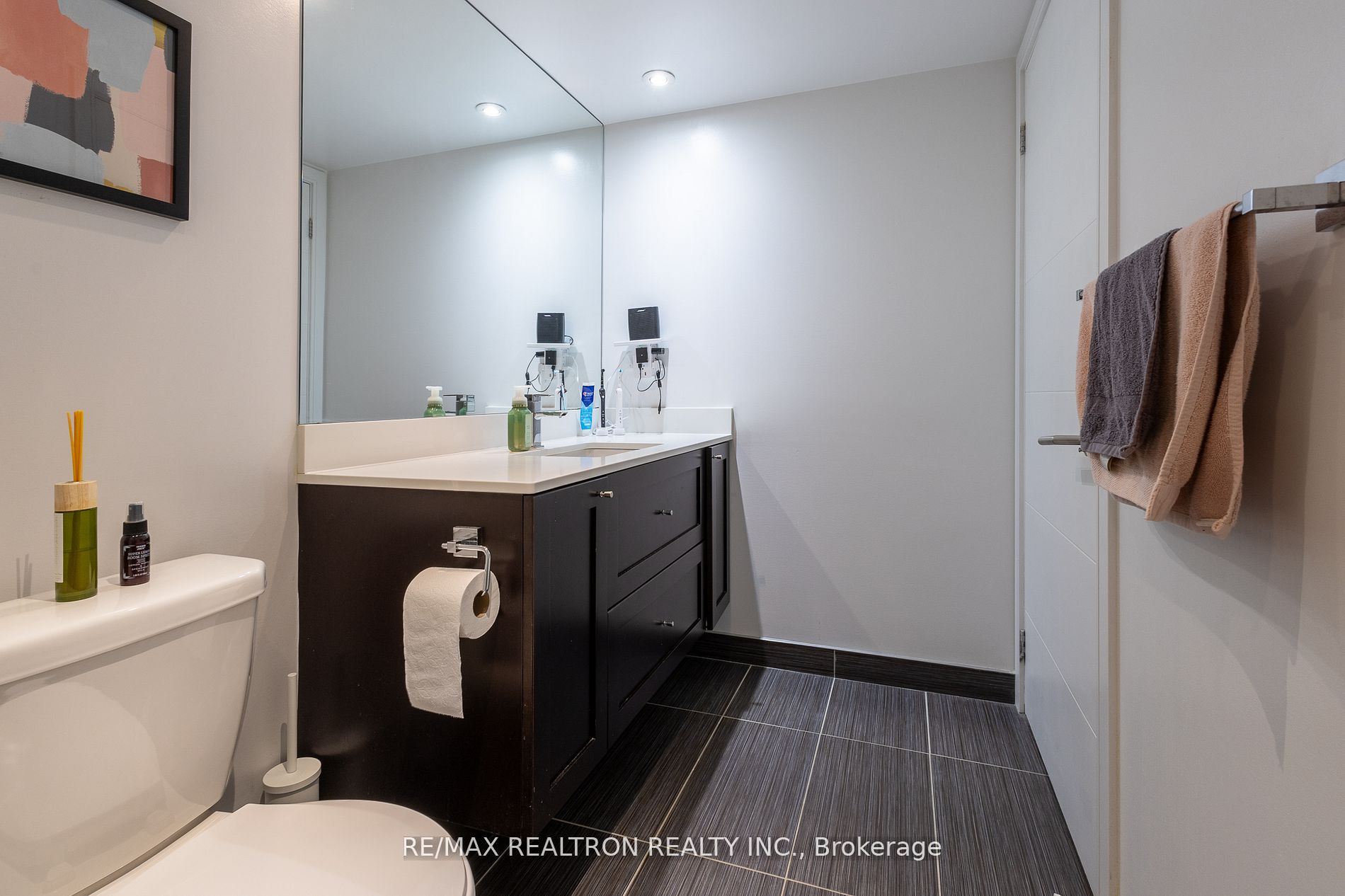 525 Adelaide St W 8 Property Photo 8