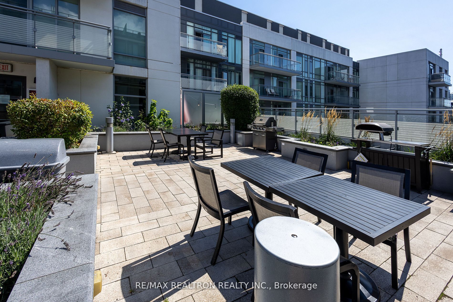 525 Adelaide St W 8 Property Photo 18