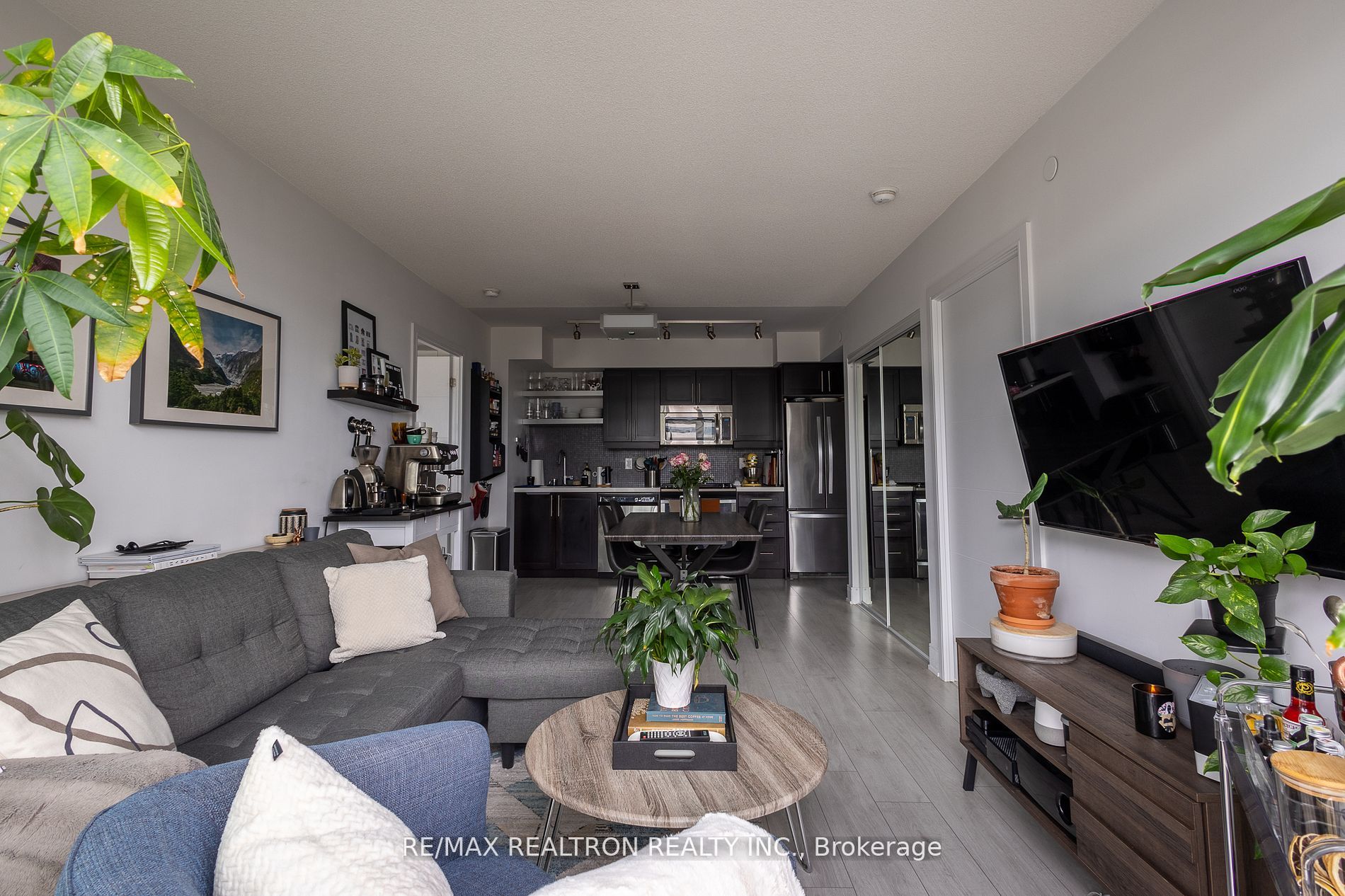 525 Adelaide St W 8 Property Photo 33