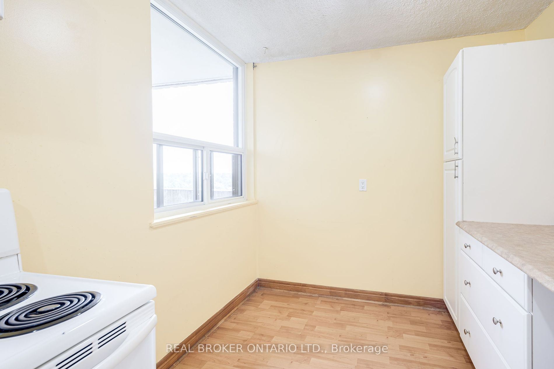 5 Old Sheppard Ave 5 Property Photo 2
