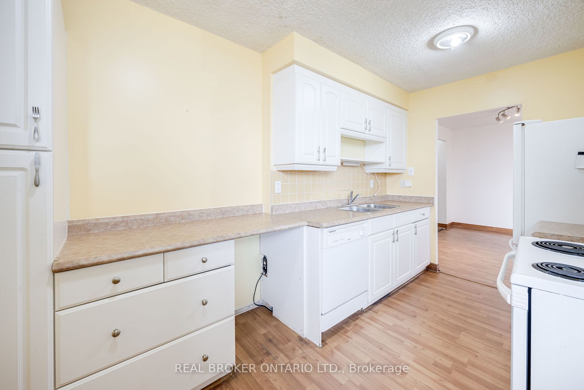 5 Old Sheppard Ave 5 Property Photo 3
