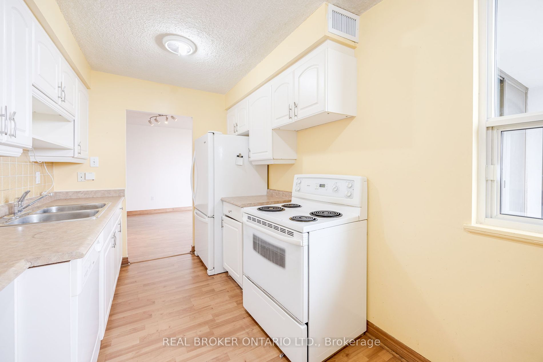 5 Old Sheppard Ave 5 Property Photo 4