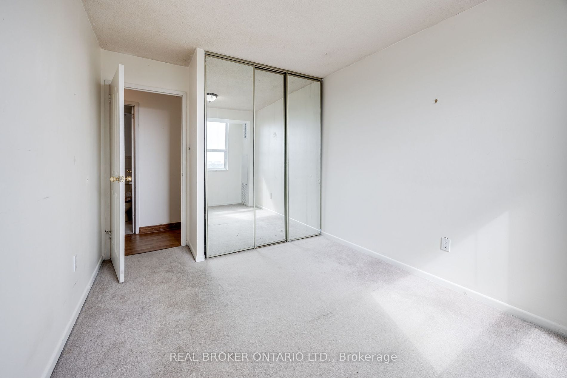 5 Old Sheppard Ave 5 Property Photo 8