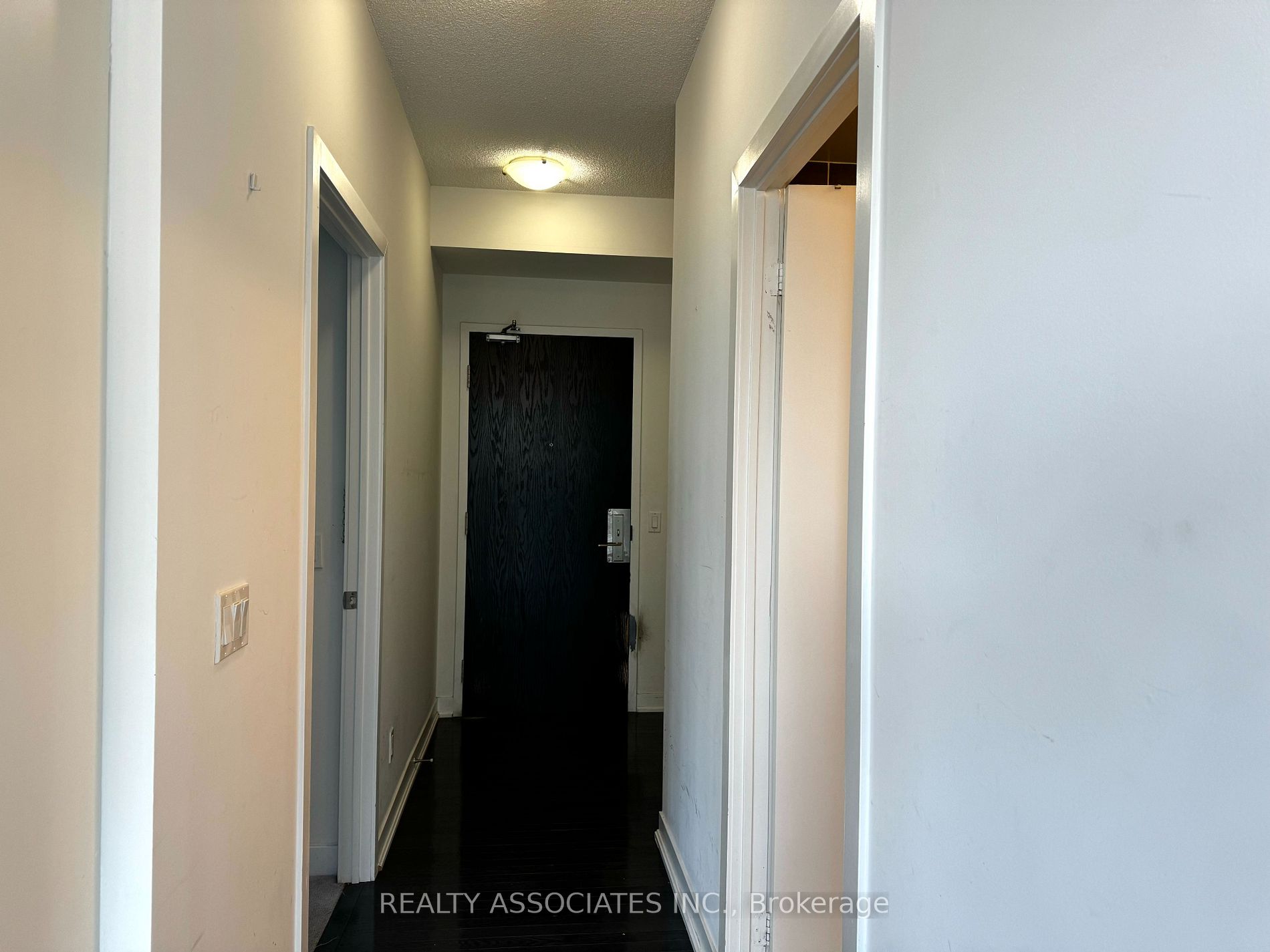 770 Bay St 1 Property Photo 2
