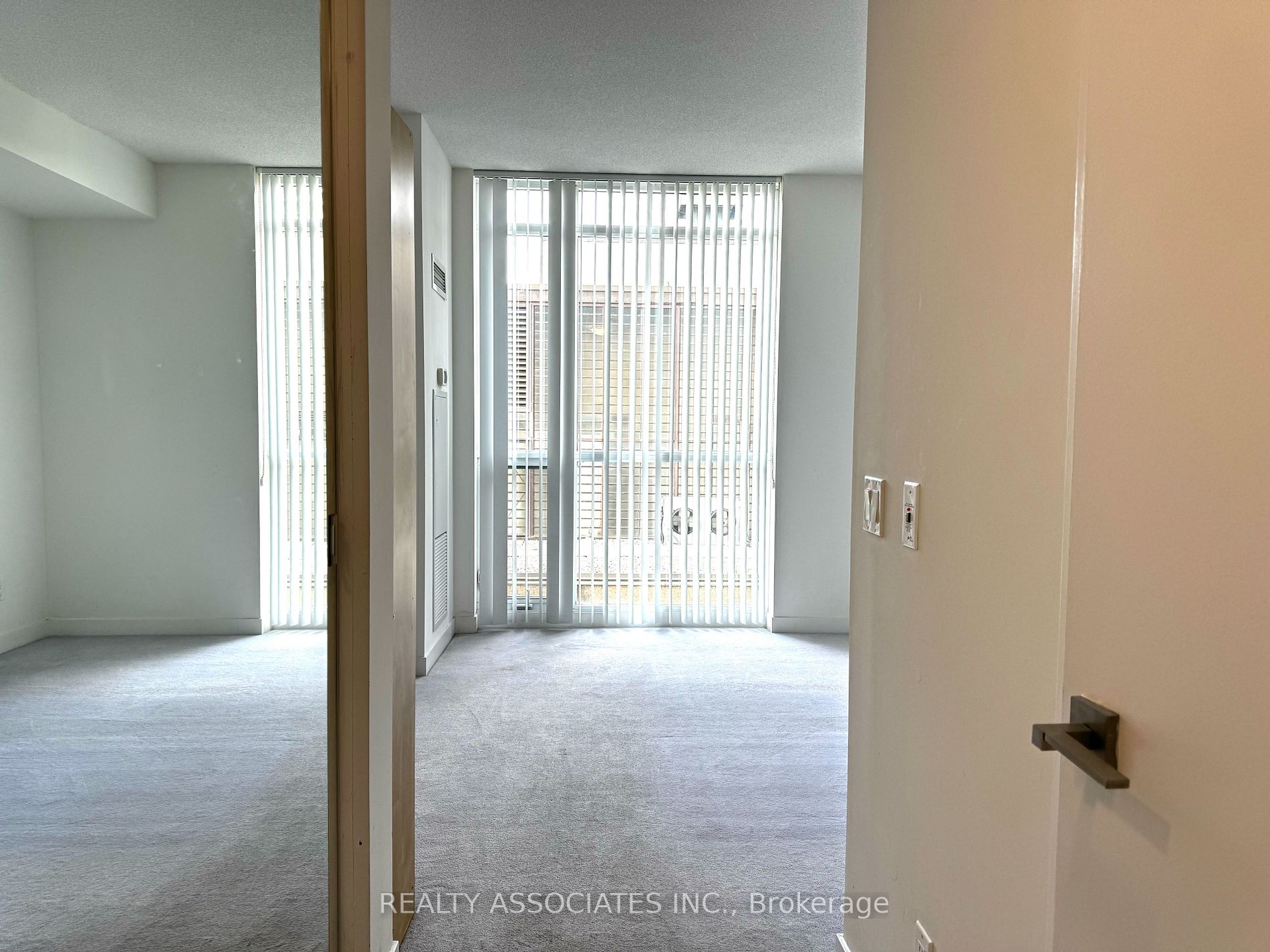 770 Bay St 1 Property Photo 4