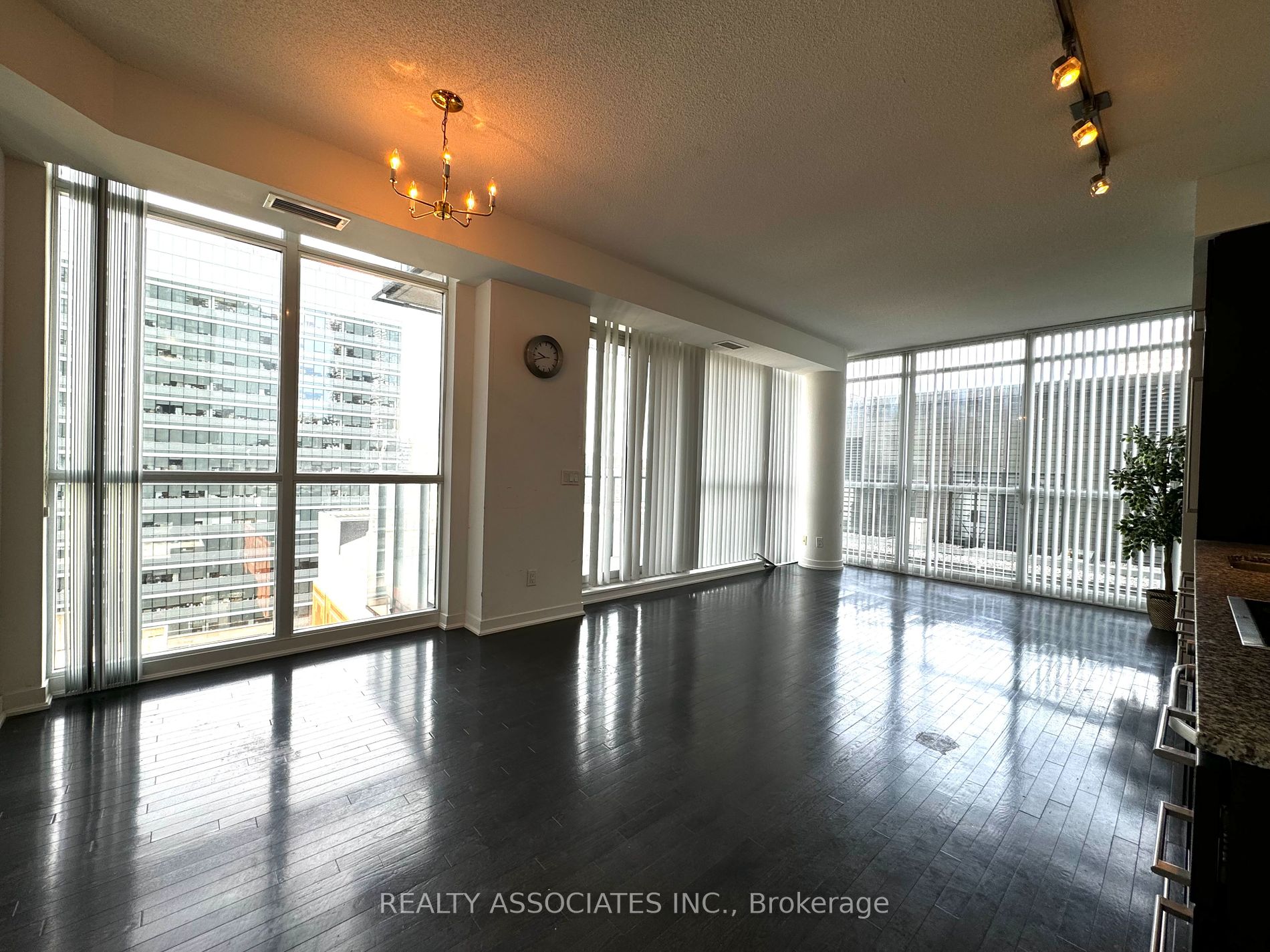 770 Bay St 1 Property Photo 12