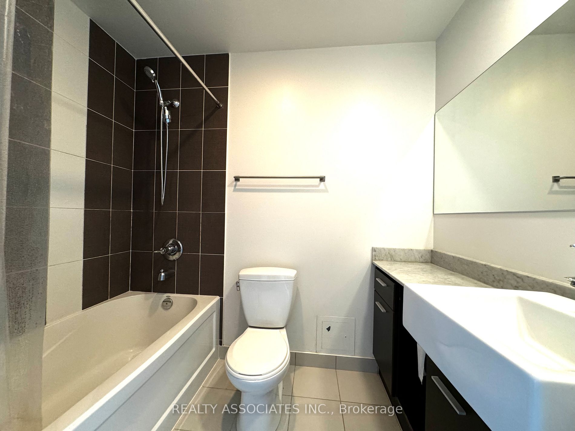770 Bay St 1 Property Photo 19