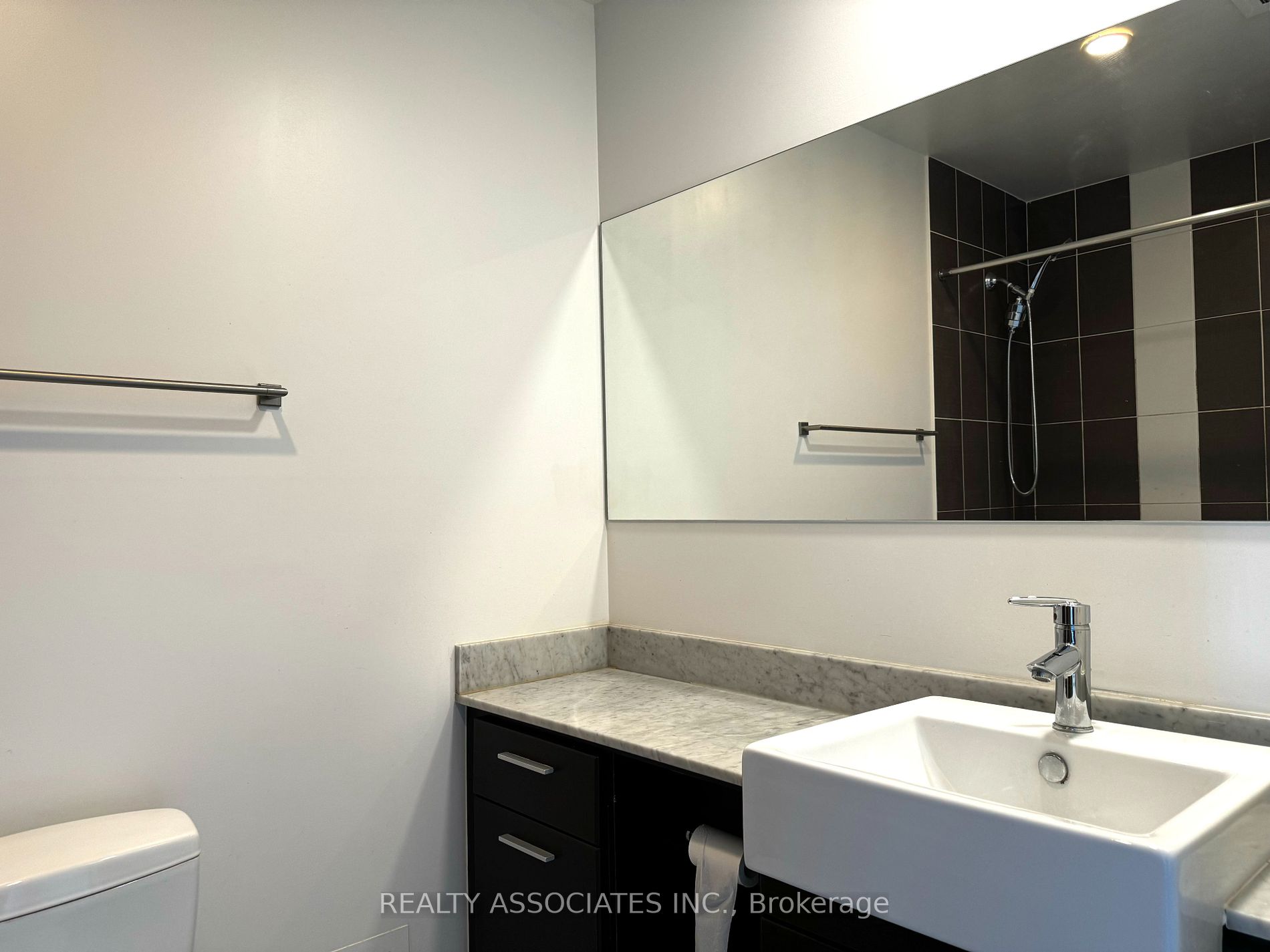 770 Bay St 1 Property Photo 20