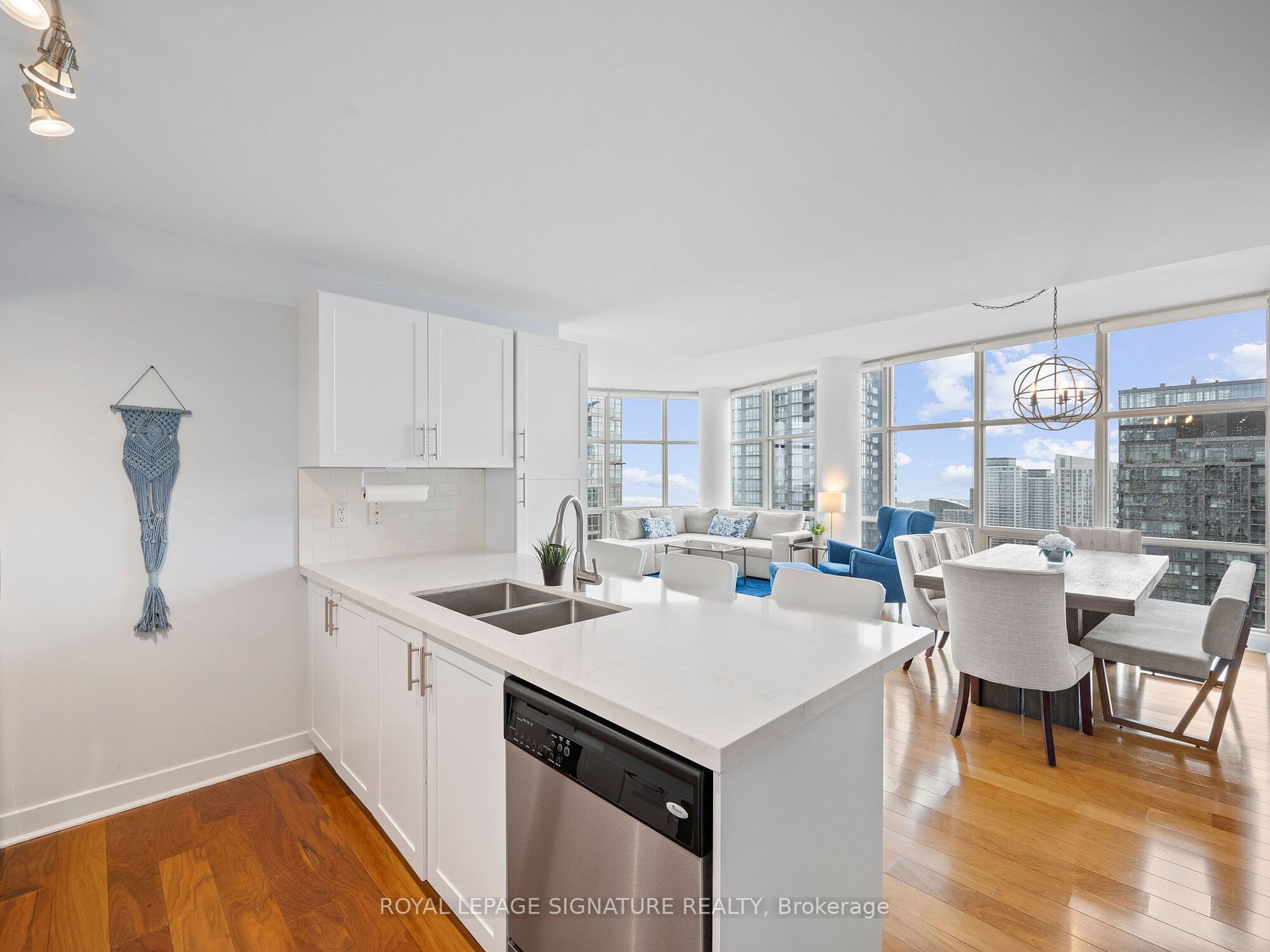 10 Navy Wharf Crt 08 Property Photo 1