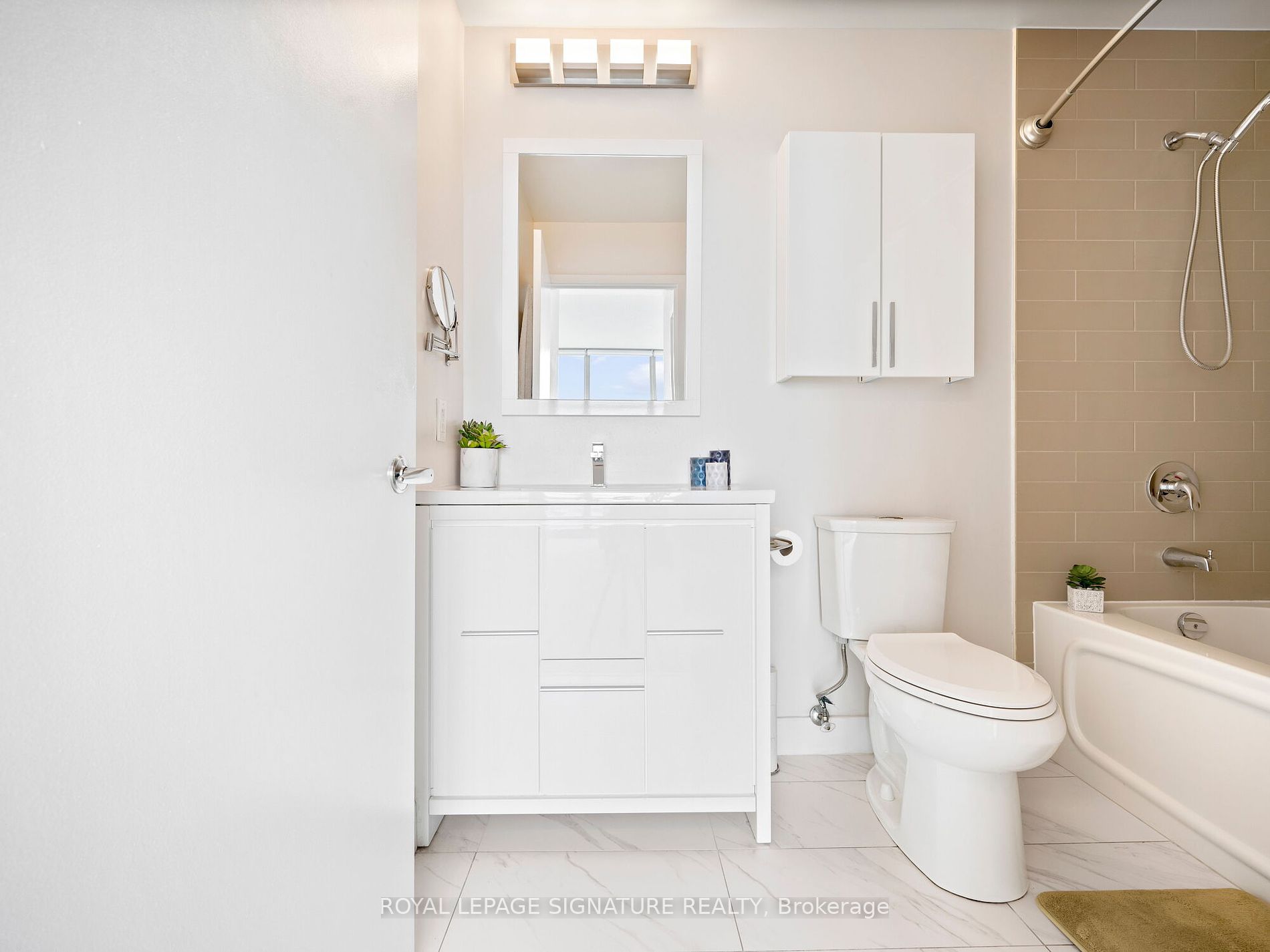 10 Navy Wharf Crt 08 Property Photo 20