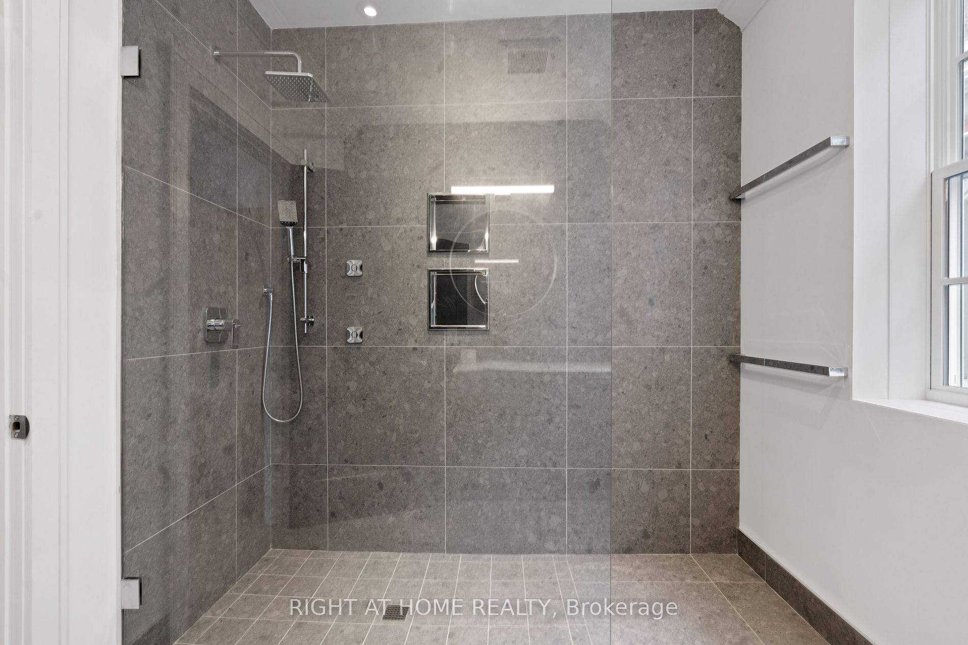 60 Winchester St Property Photo 8