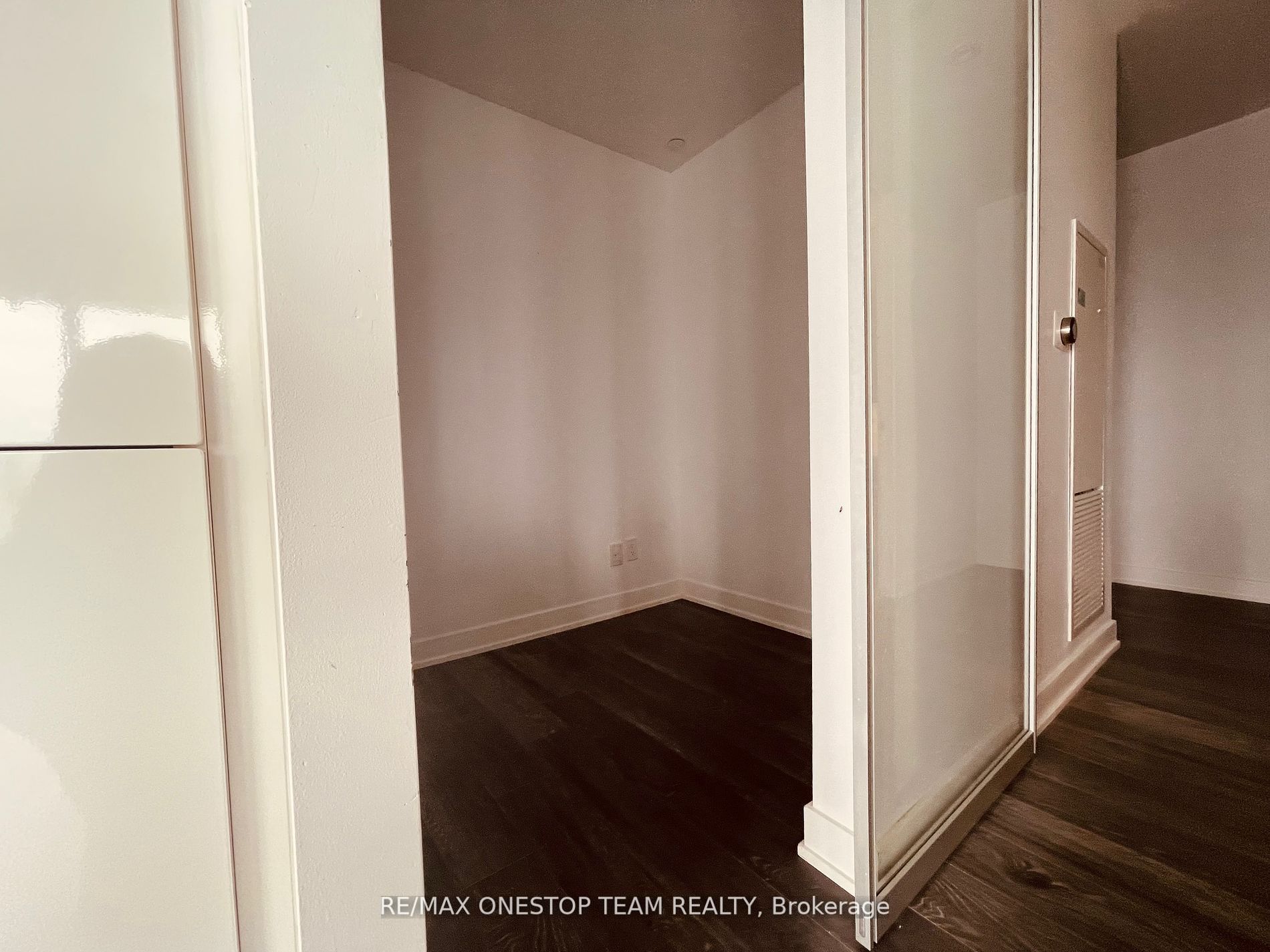 185 Roehampton Ave 12 Property Photo 3