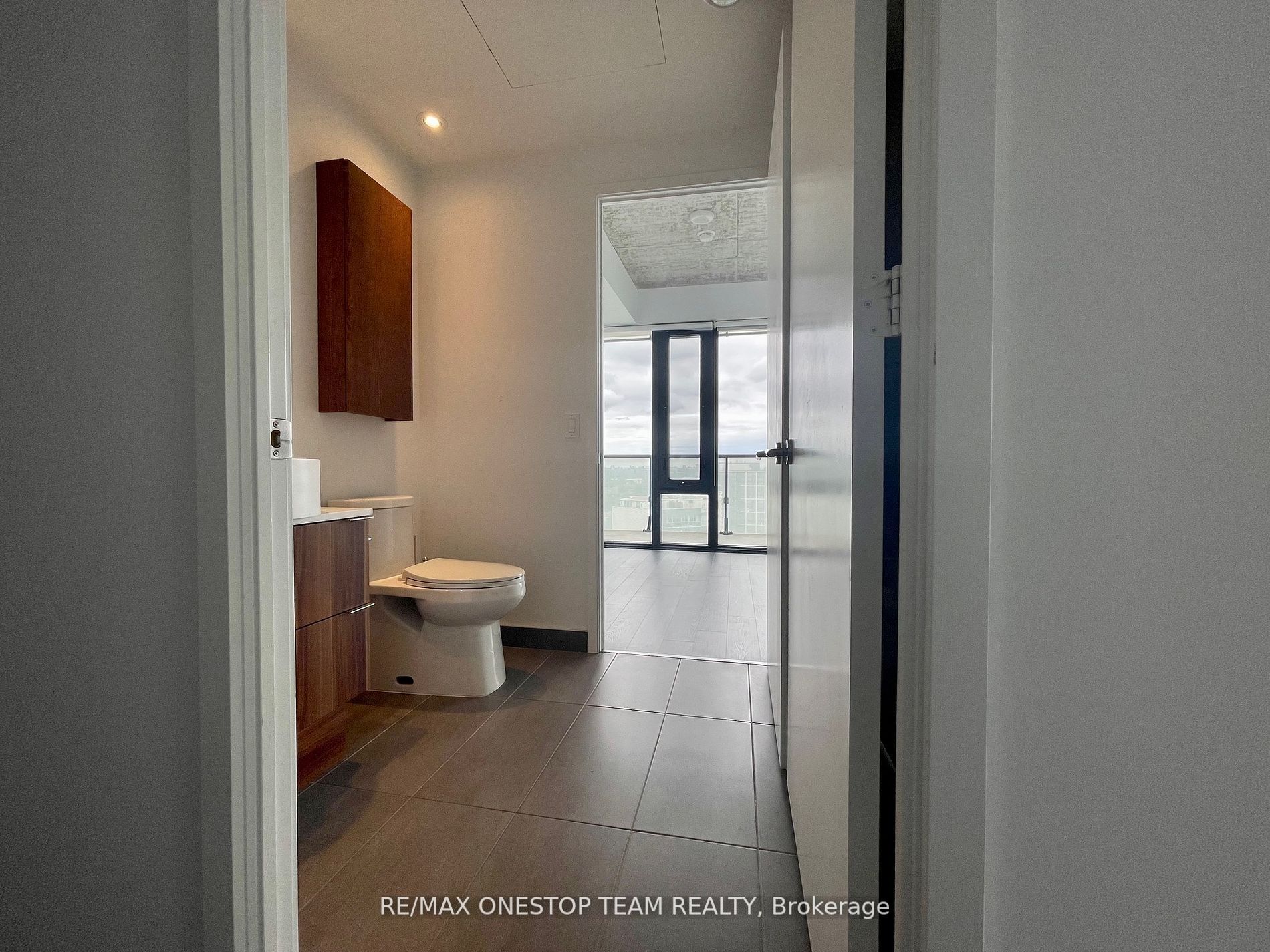 185 Roehampton Ave 12 Property Photo 4