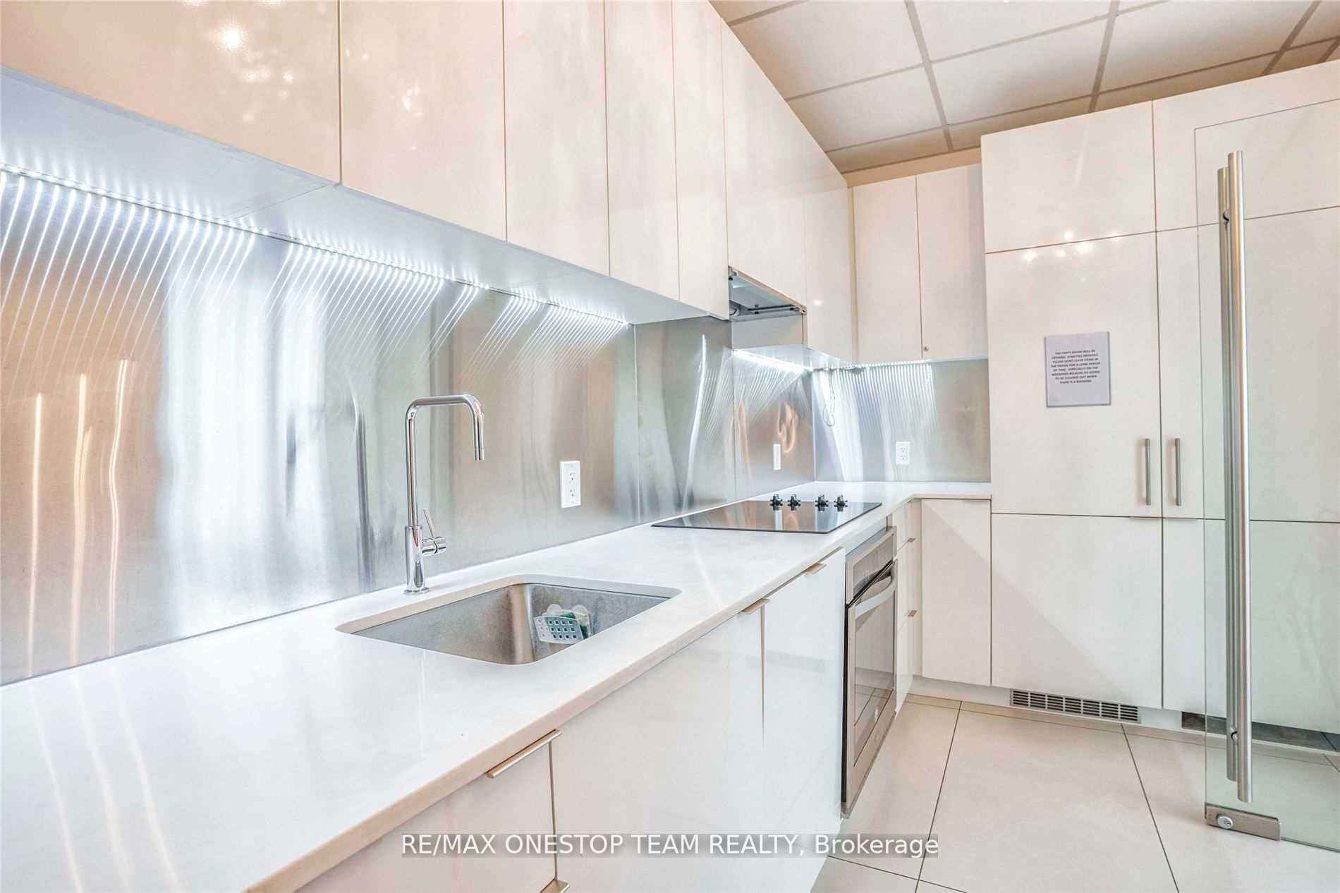 185 Roehampton Ave 12 Property Photo 11