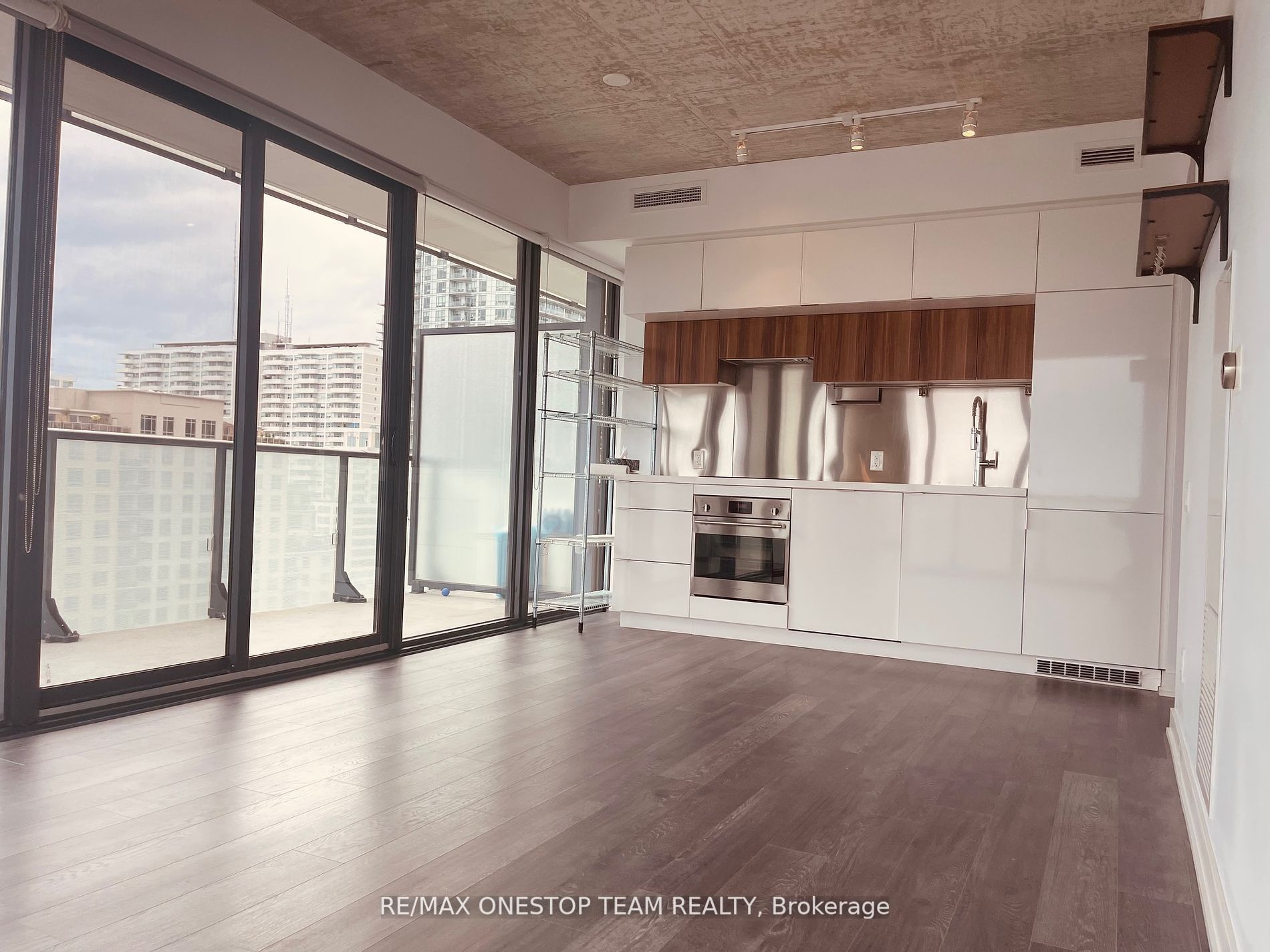 185 Roehampton Ave 12 Property Photo 15