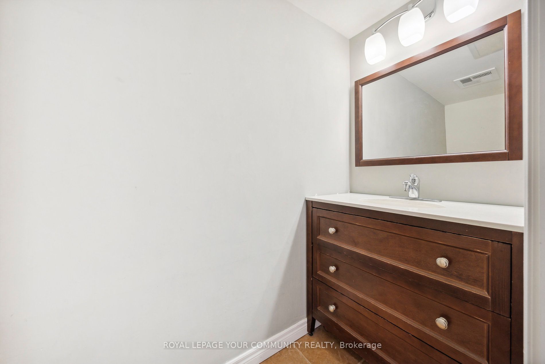 #407 - 225 Wellesley Street Property Photo 8