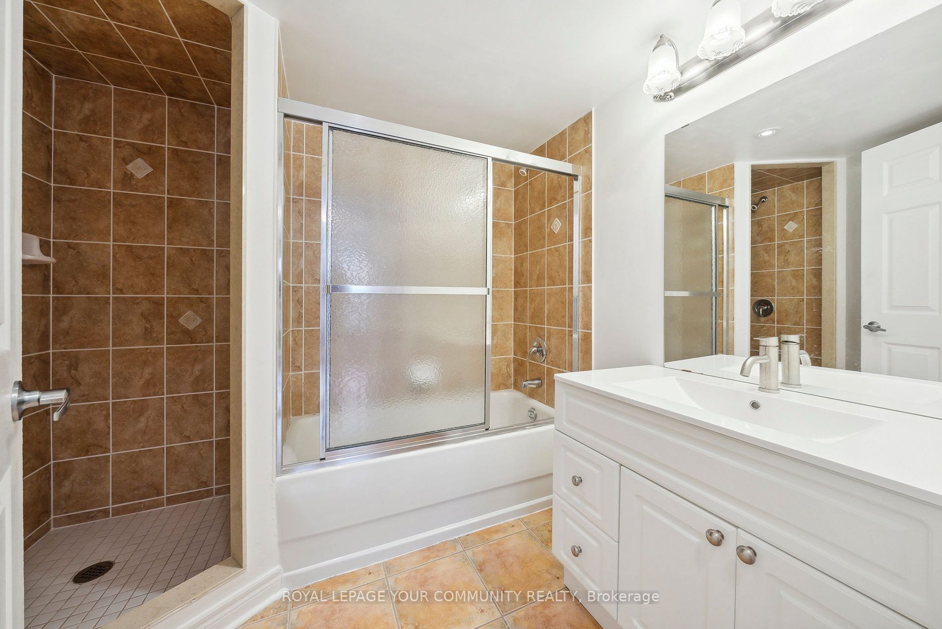 #407 - 225 Wellesley Street Property Photo 18