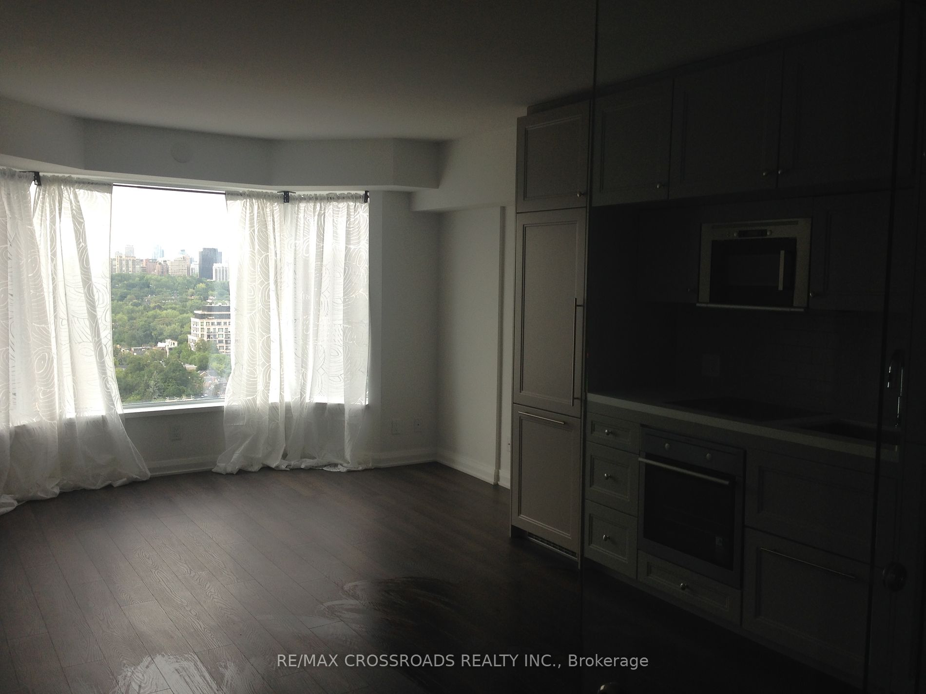 155 Yorkville Ave 18 Property Photo 4