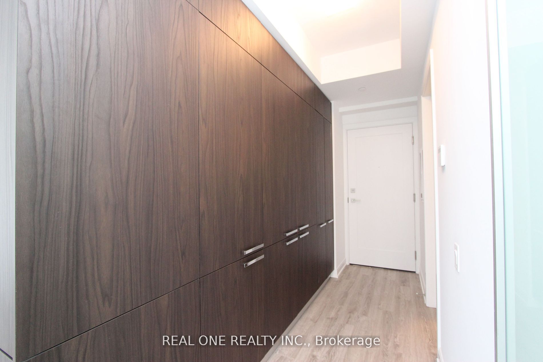 50 Charles St E 12 Property Photo 10
