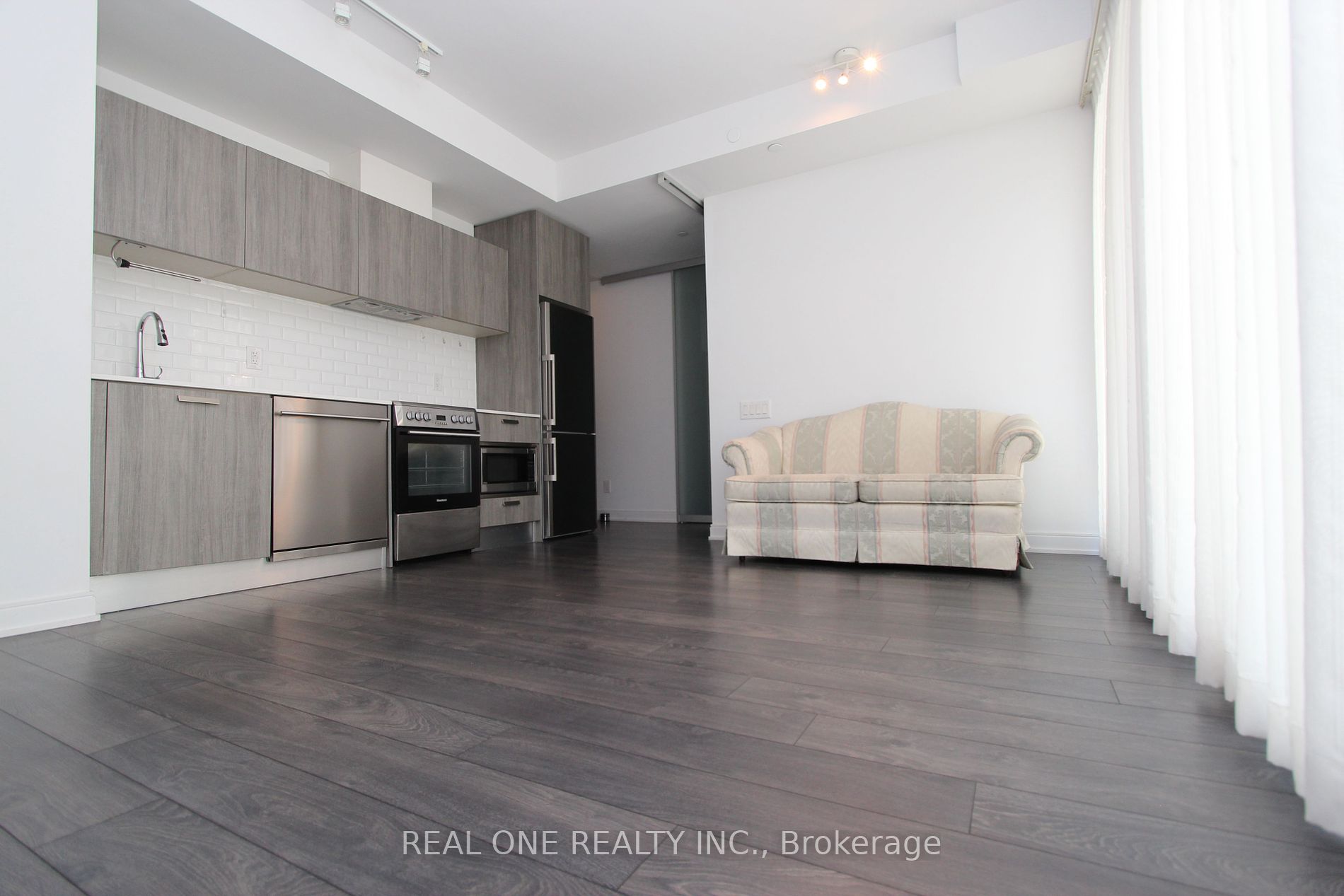 50 Charles St E 12 Property Photo 14