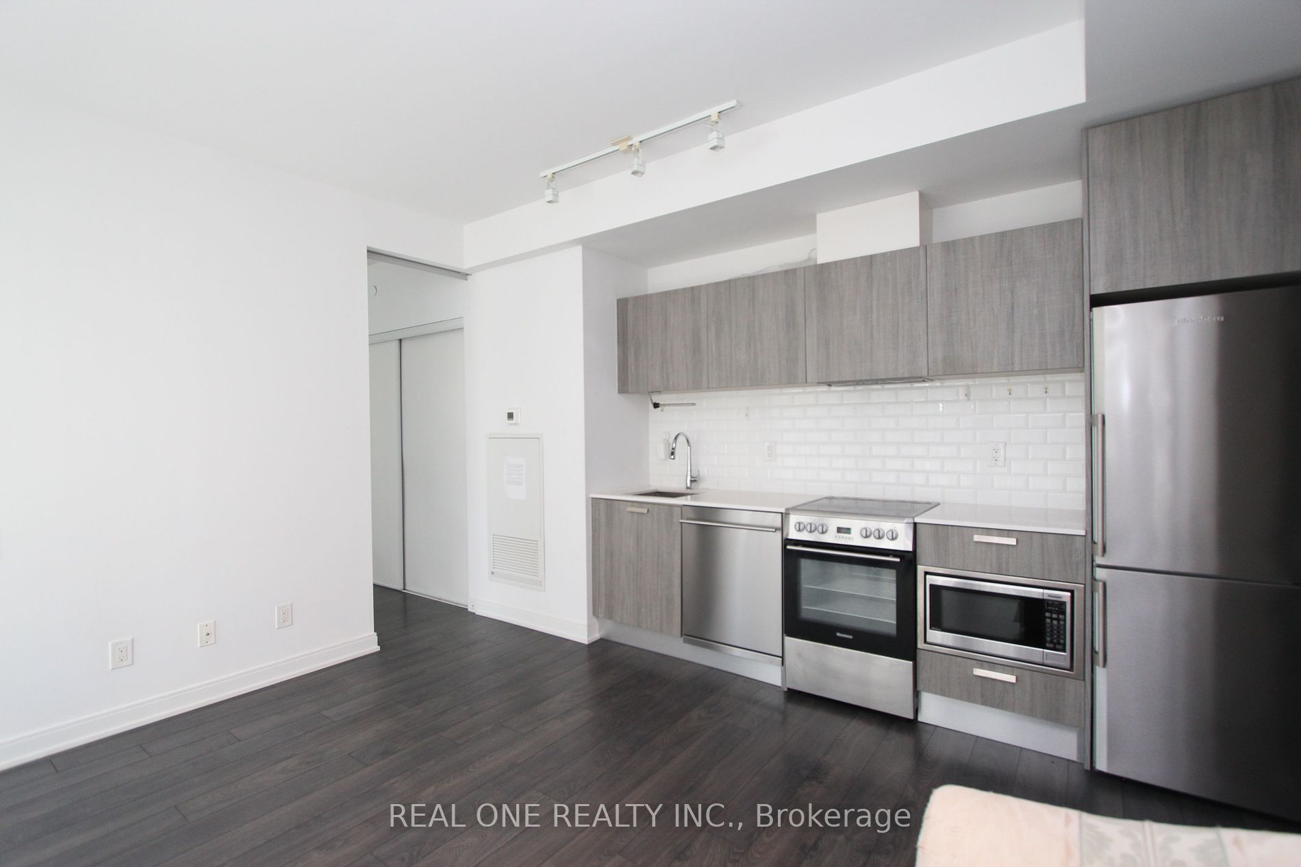 50 Charles St E 12 Property Photo 15