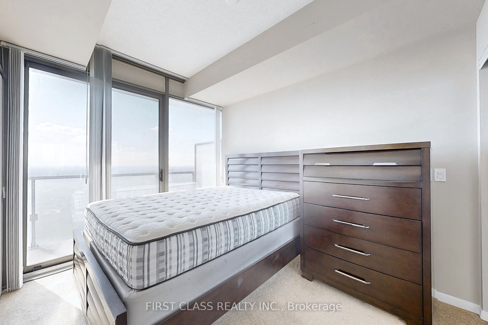 832 Bay St 2 Property Photo 2