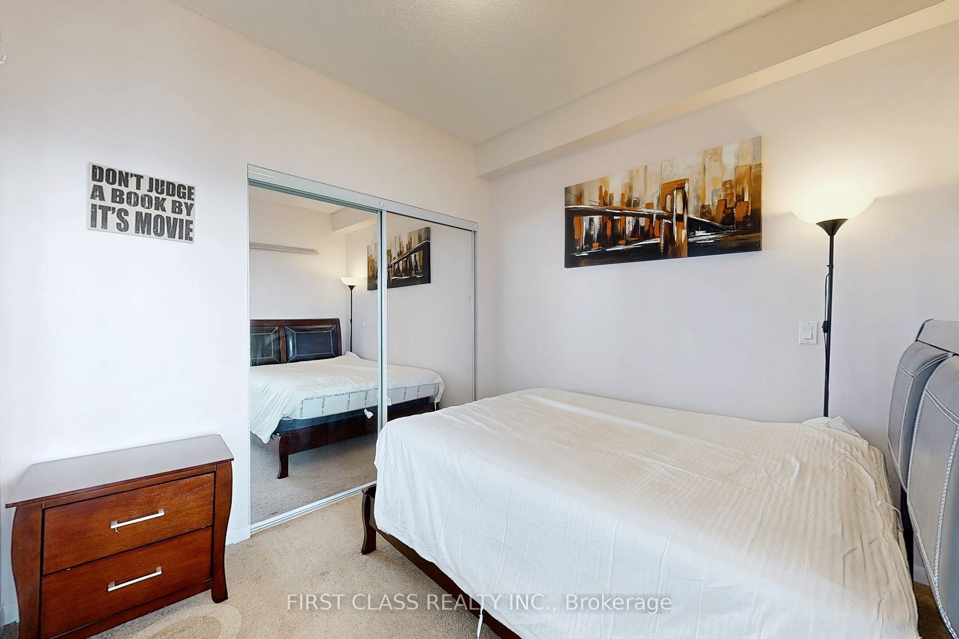832 Bay St 2 Property Photo 5