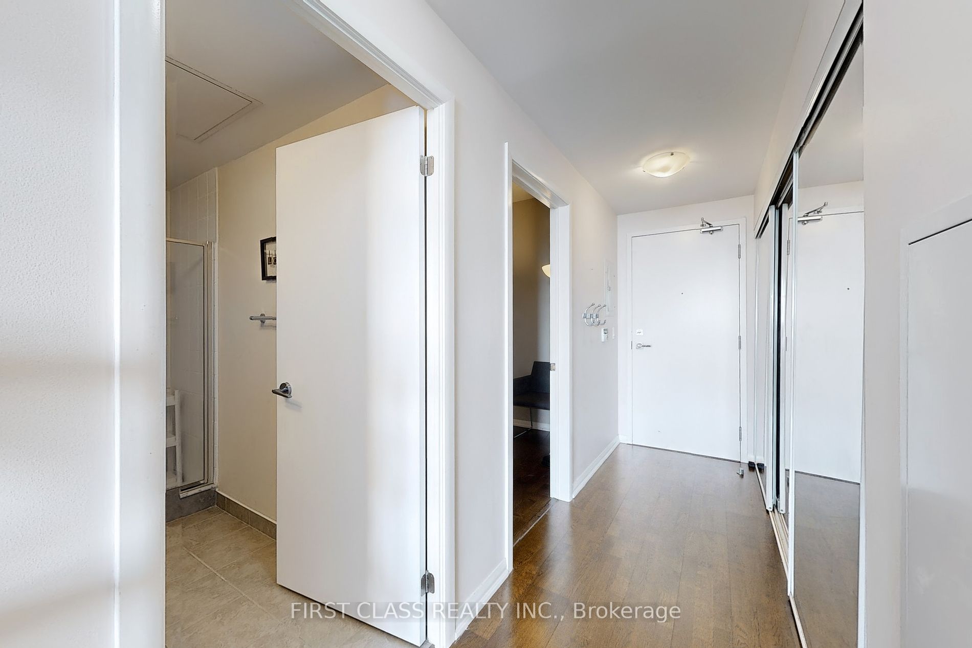 832 Bay St 2 Property Photo 10