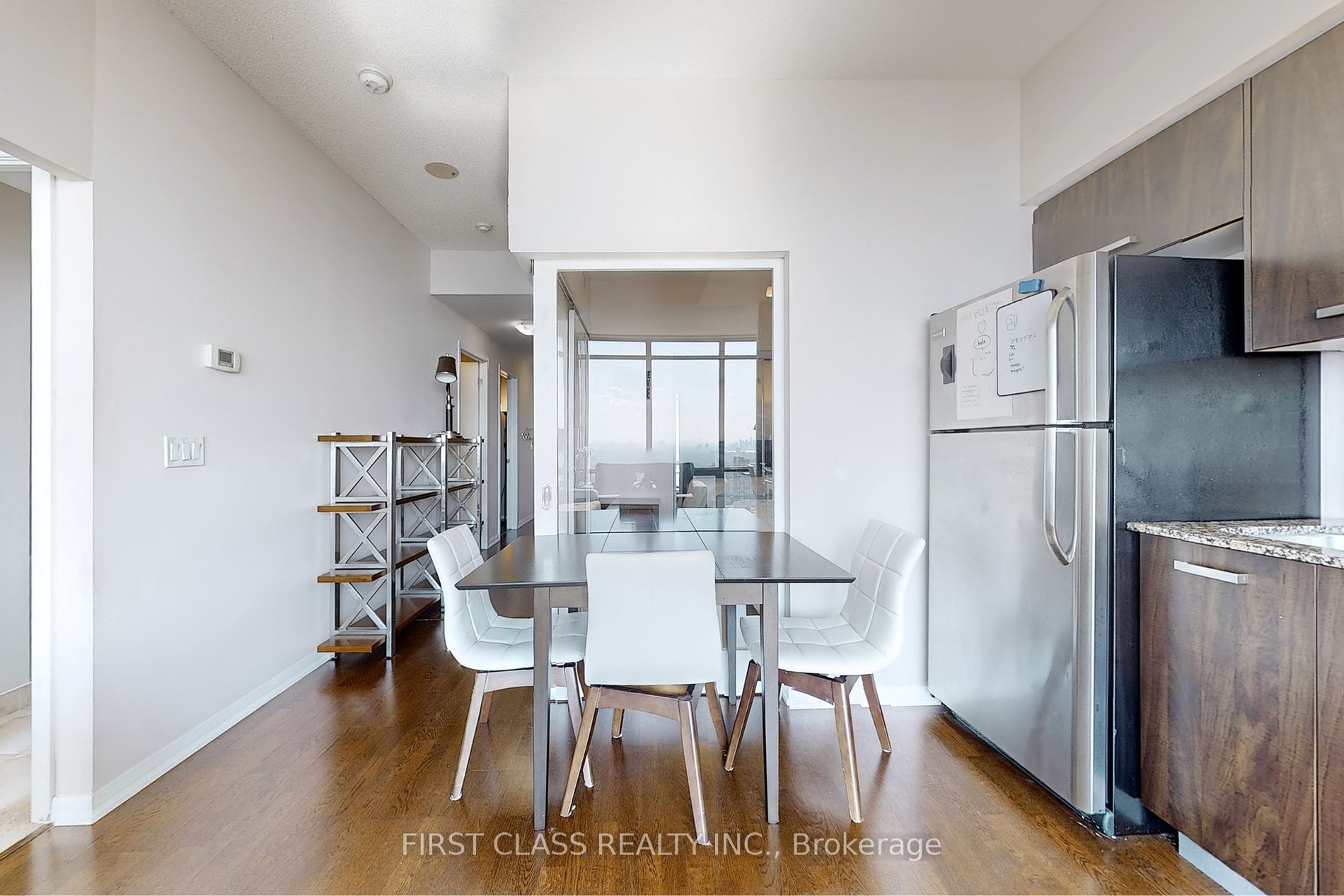 832 Bay St 2 Property Photo 24