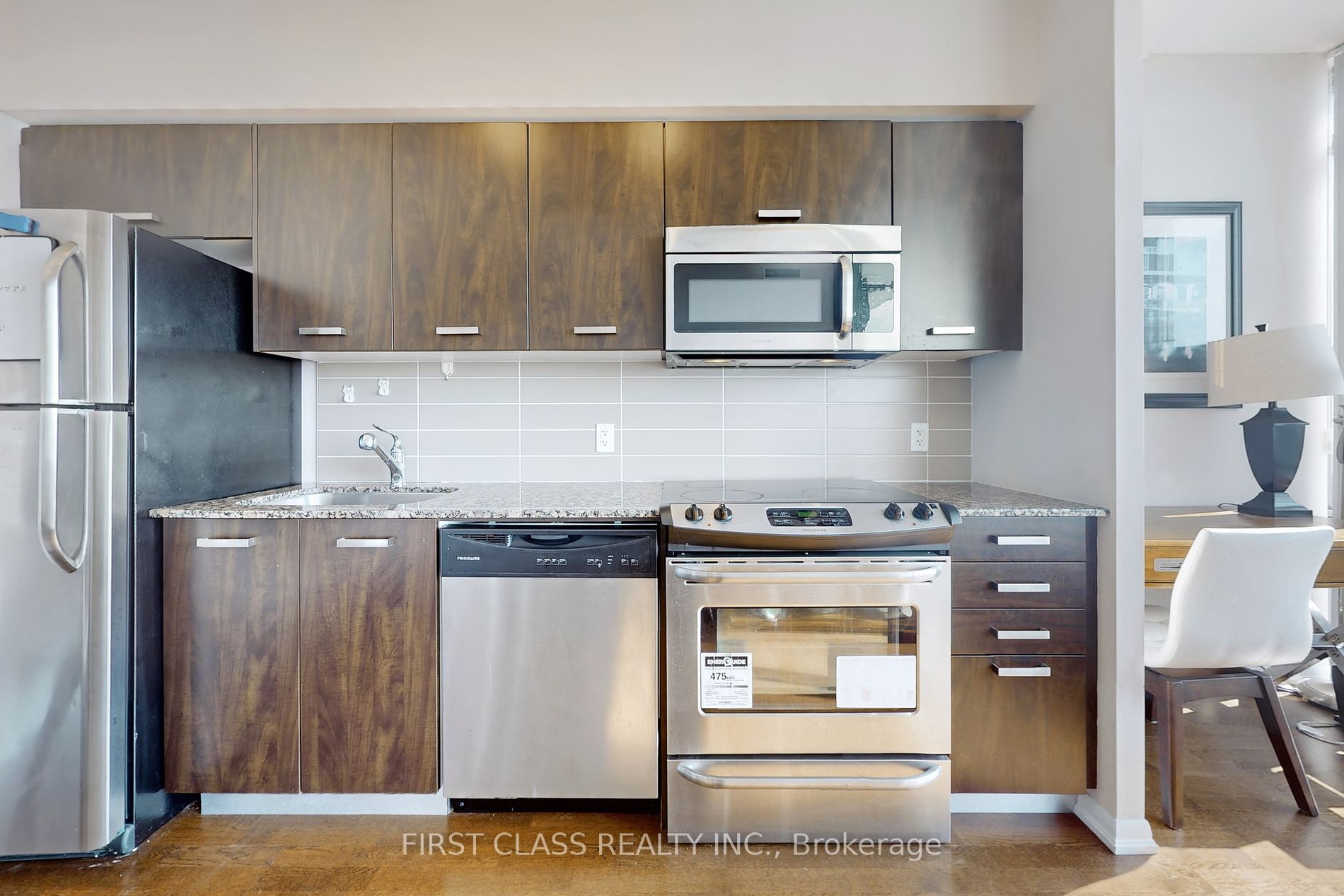 832 Bay St 2 Property Photo 25