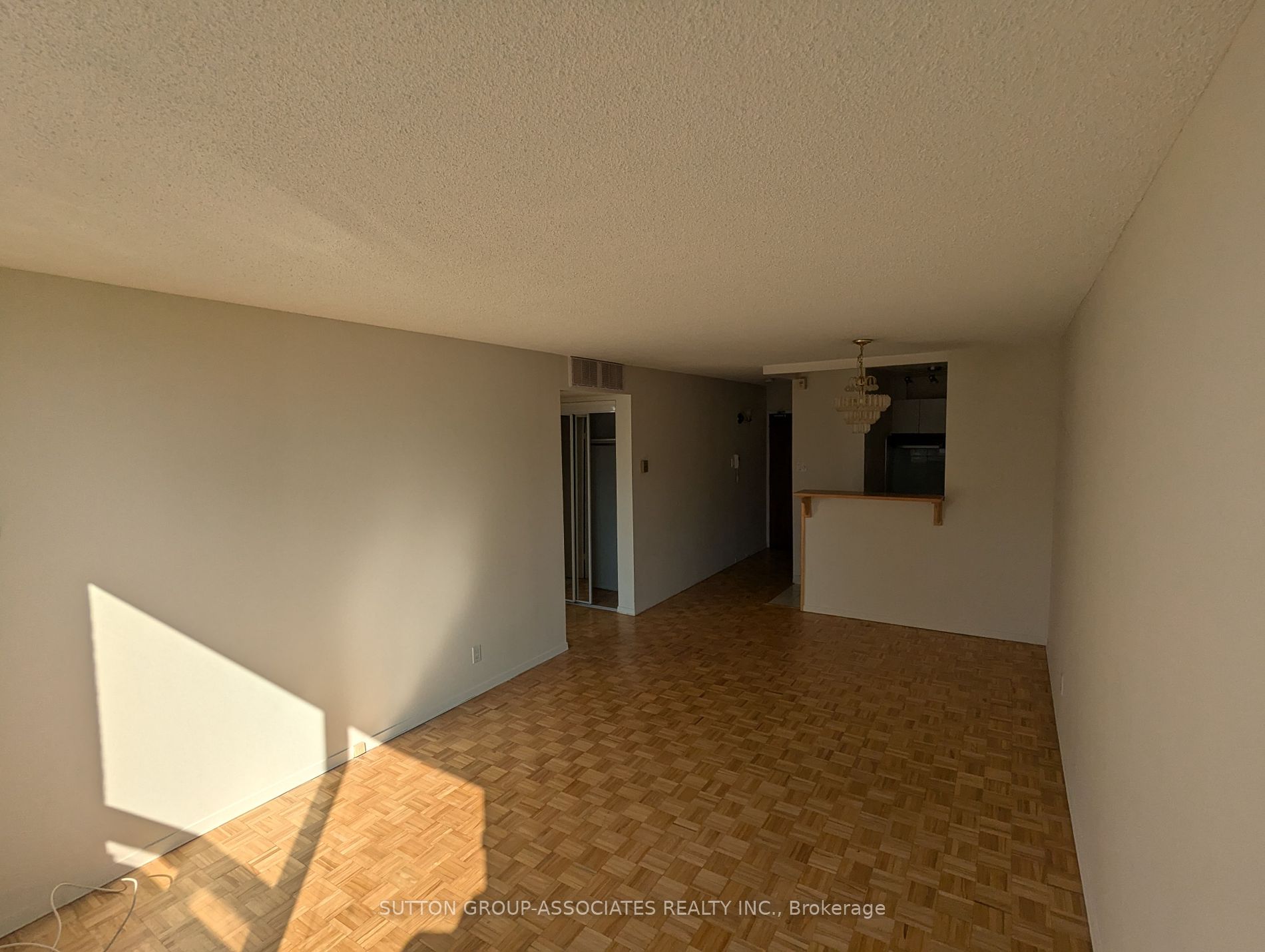 914 Yonge St 04 Property Photo 2