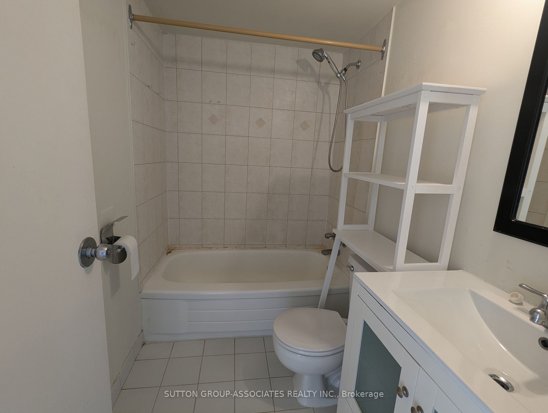 914 Yonge St 04 Property Photo 3