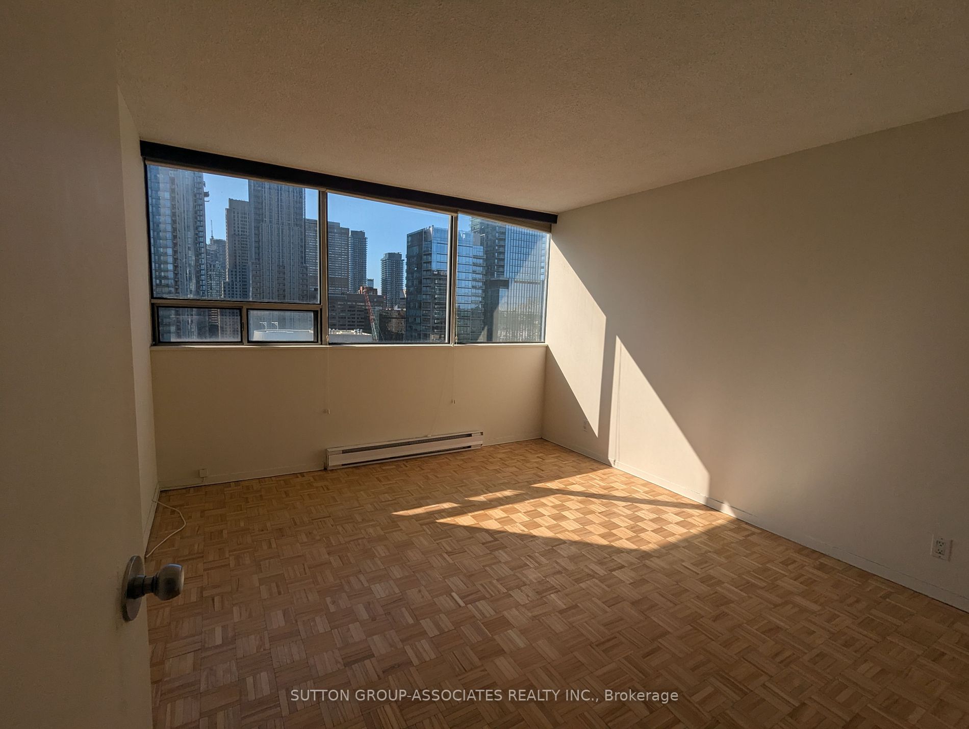 914 Yonge St 04 Property Photo 12