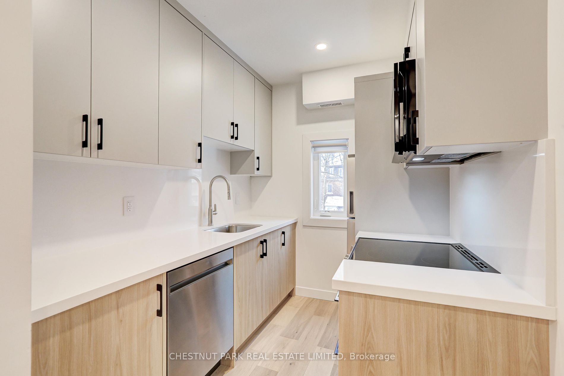 326 St George St Property Photo 3