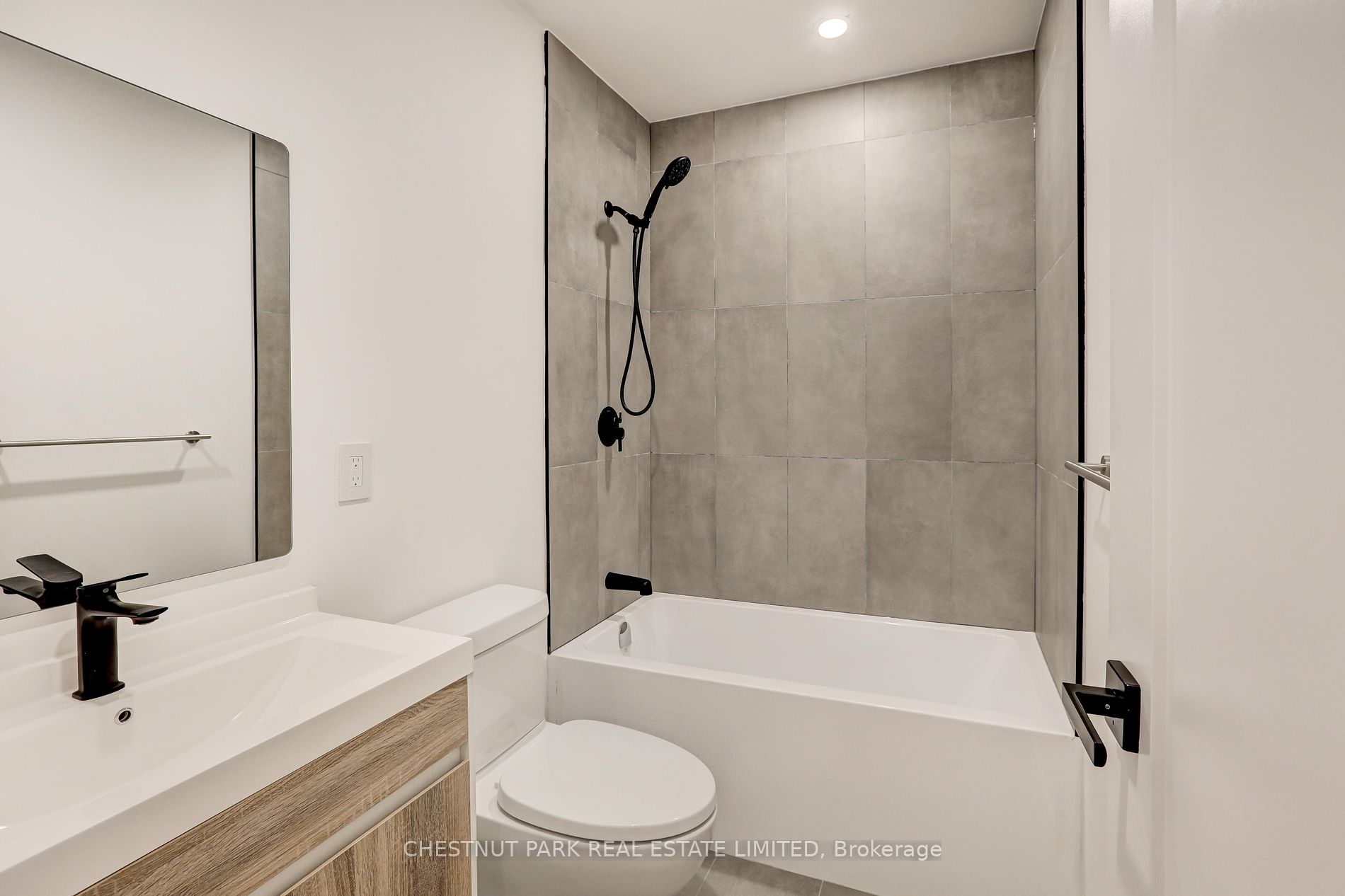326 St George St Property Photo 6