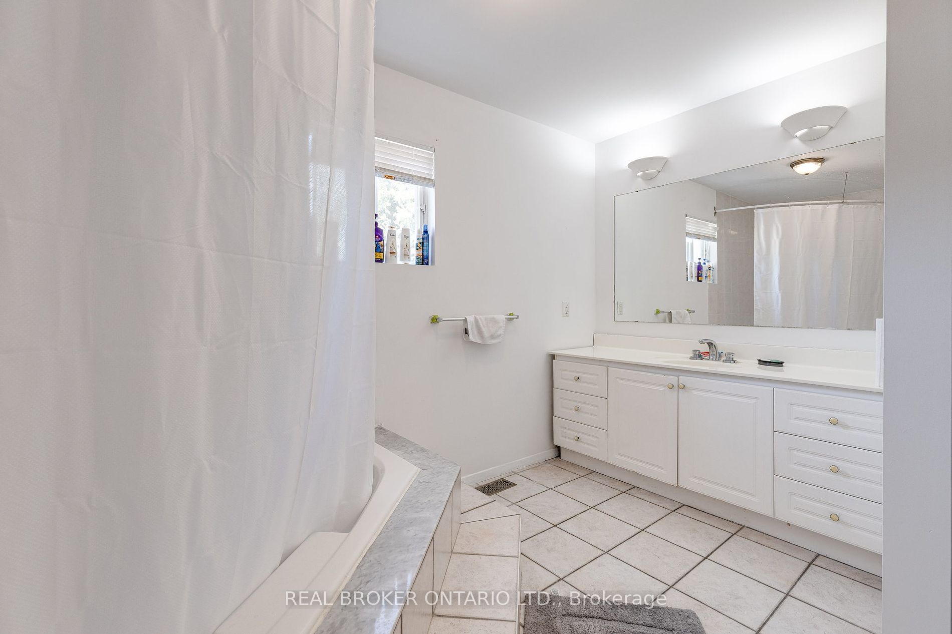 3 Yewfield Cres Property Photo 2