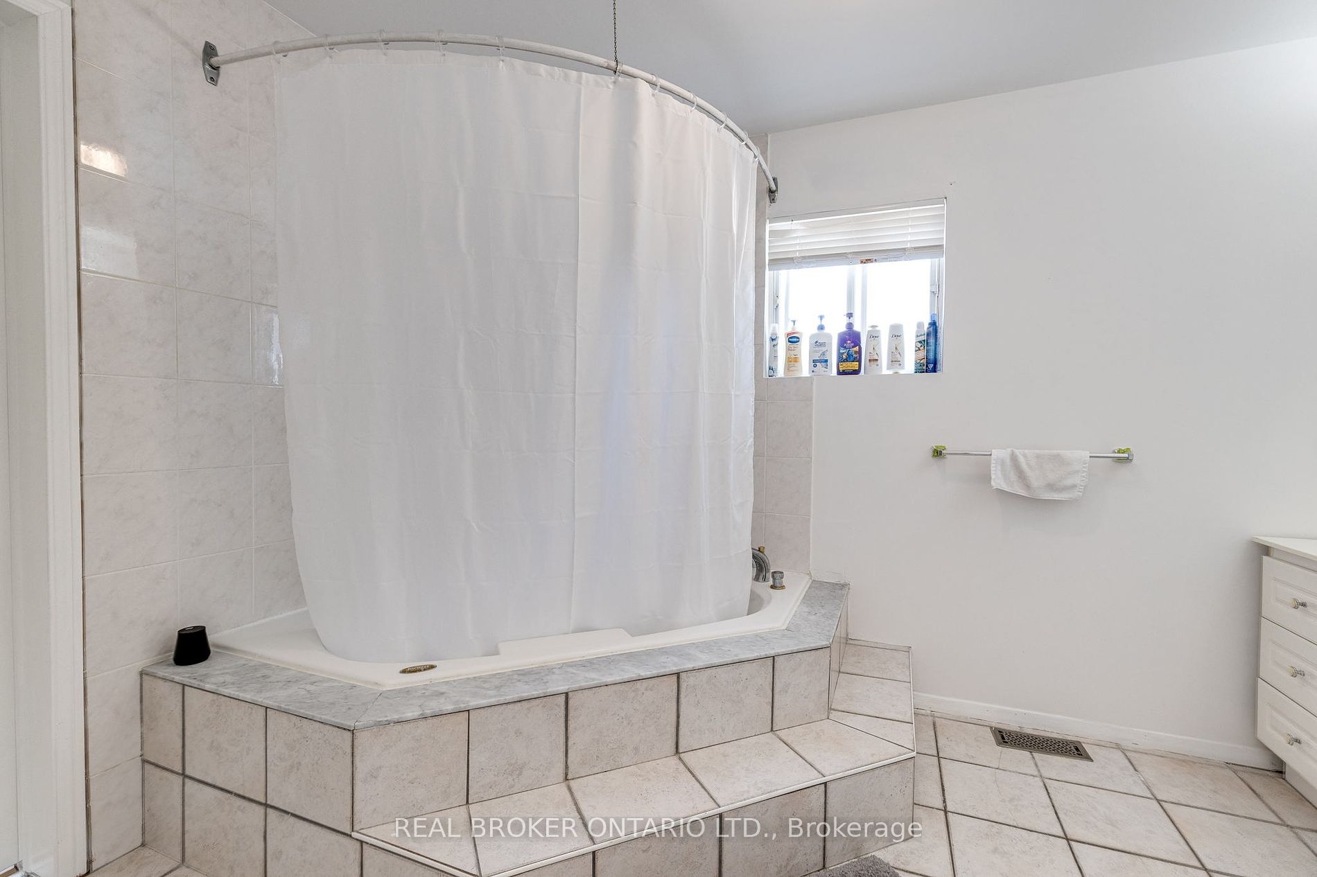 3 Yewfield Cres Property Photo 3