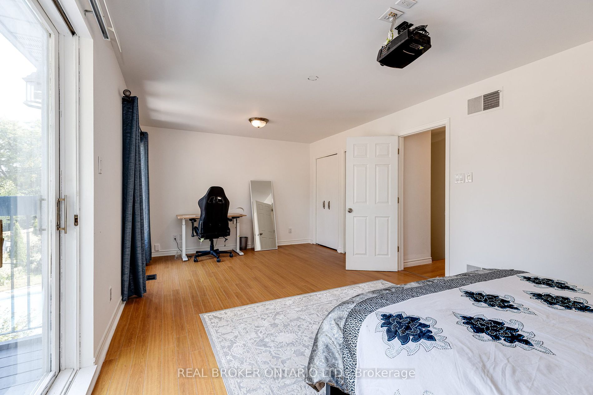 3 Yewfield Cres Property Photo 6