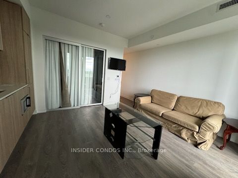 2020 Bathurst St 08 Property Photo 2