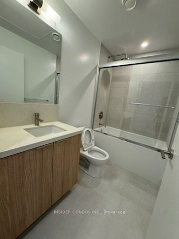 2020 Bathurst St 08 Property Photo 6